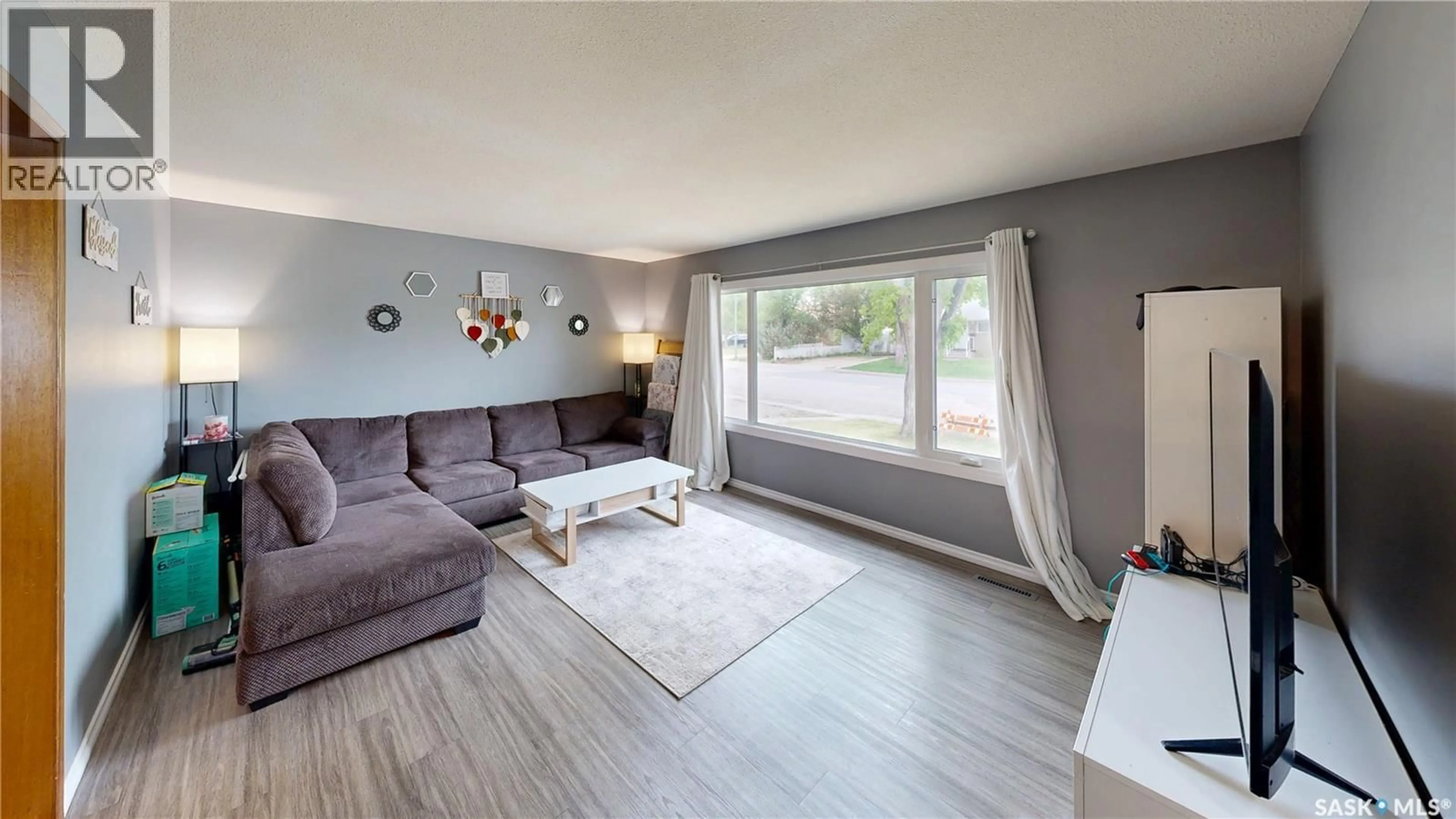 Living room with furniture, wood/laminate floor for 418 FROOM CRESCENT, Regina Saskatchewan S4N1T6