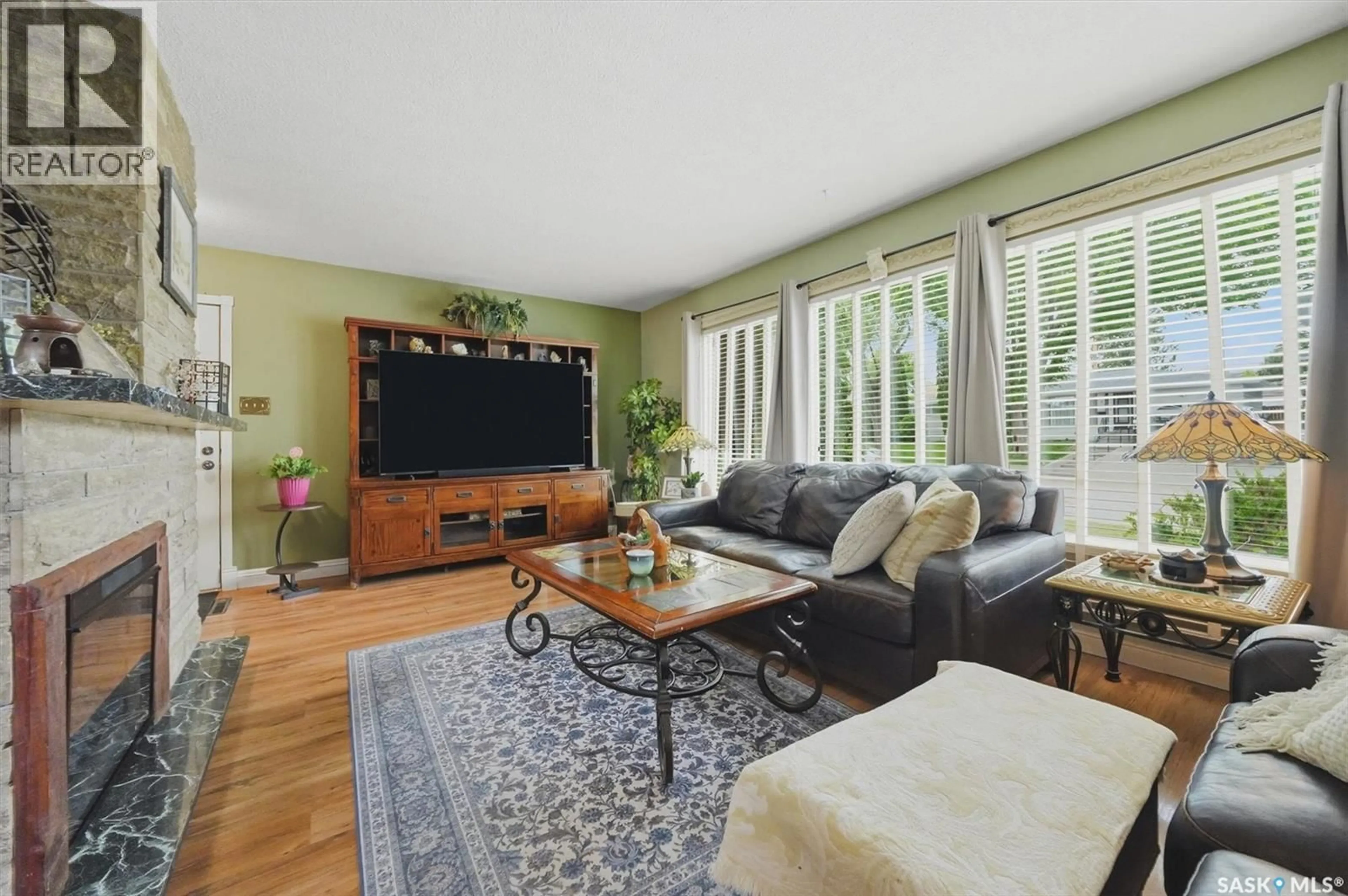 Living room with furniture, unknown for 914 TROTTER CRESCENT, Saskatoon Saskatchewan S7L3R1
