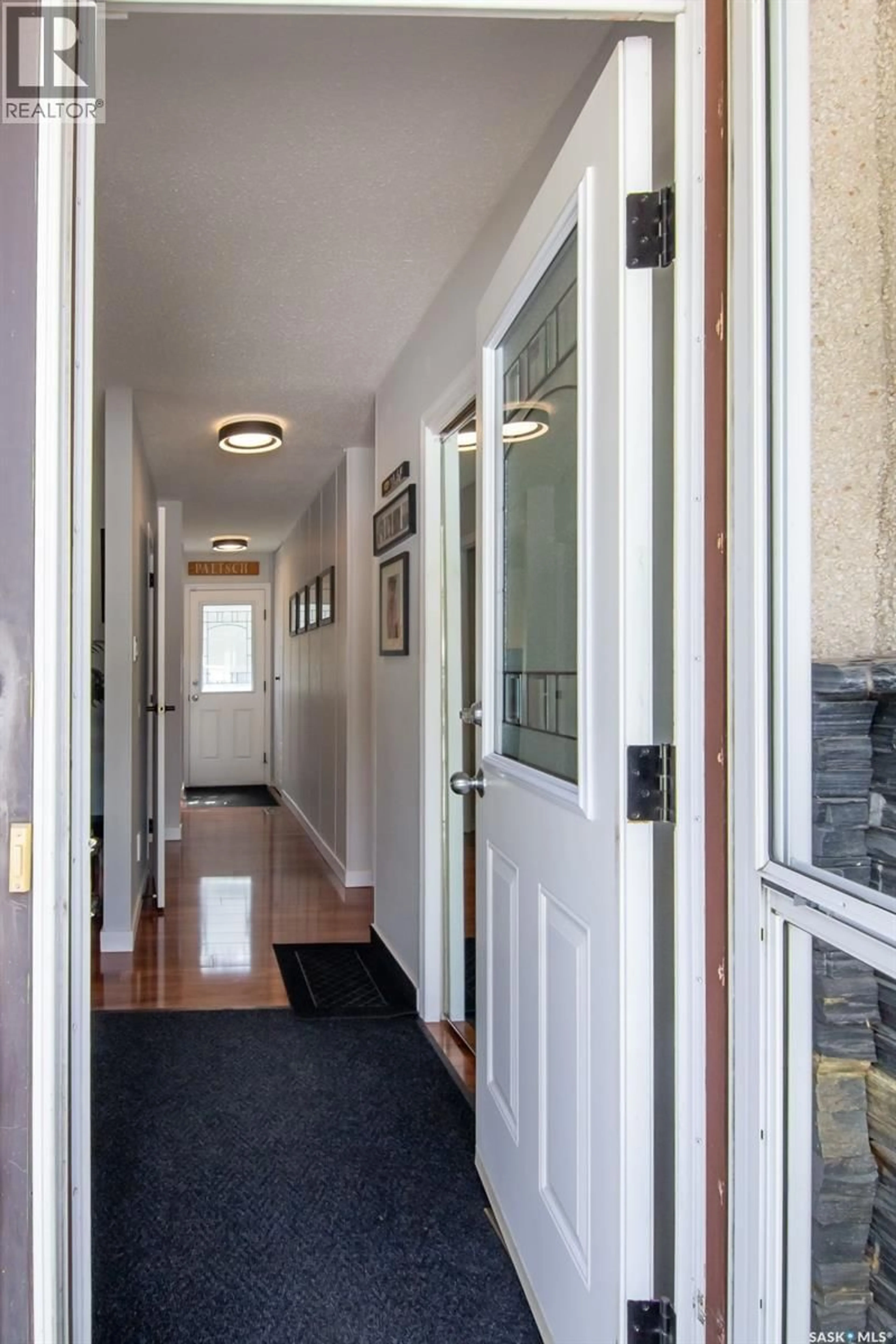 Indoor entryway for 266 ALBANY CRESCENT, Saskatoon Saskatchewan S7K3X8