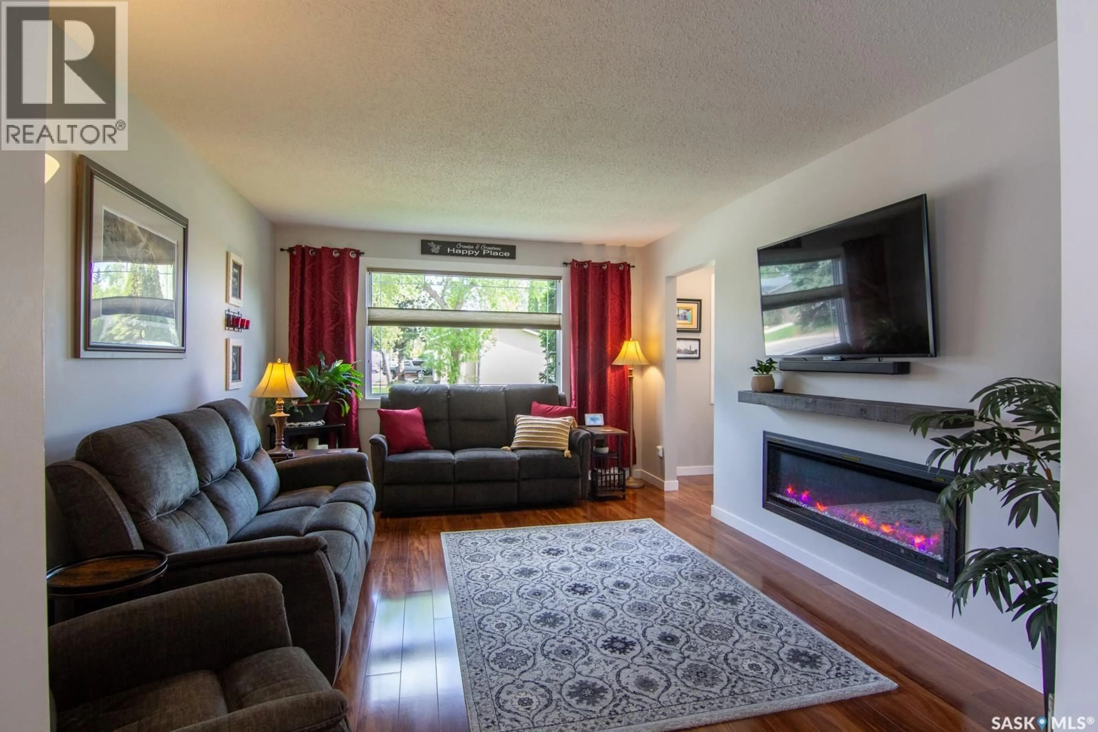 Living room with furniture, wood/laminate floor for 266 ALBANY CRESCENT, Saskatoon Saskatchewan S7K3X8