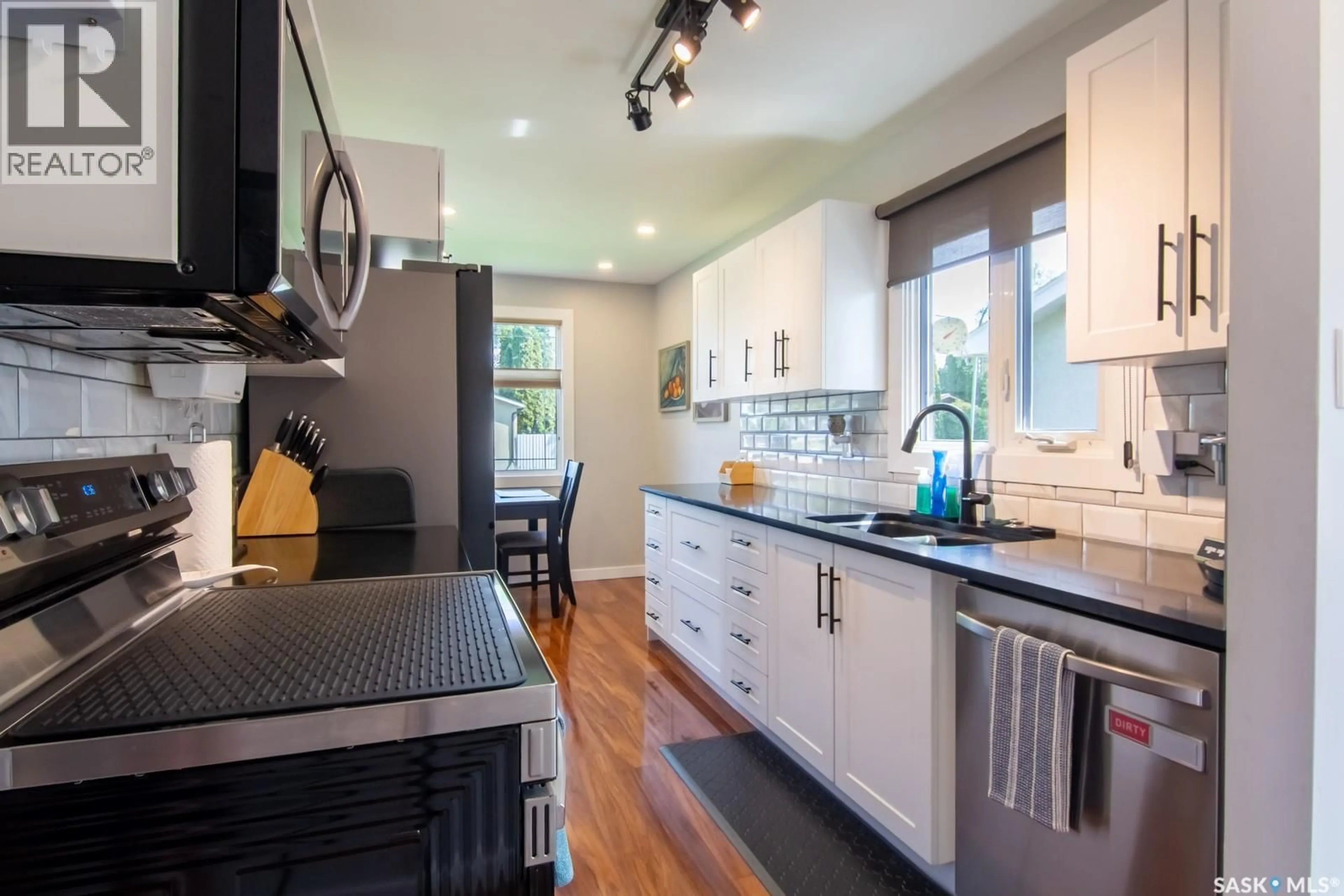 Open concept kitchen, unknown for 266 ALBANY CRESCENT, Saskatoon Saskatchewan S7K3X8