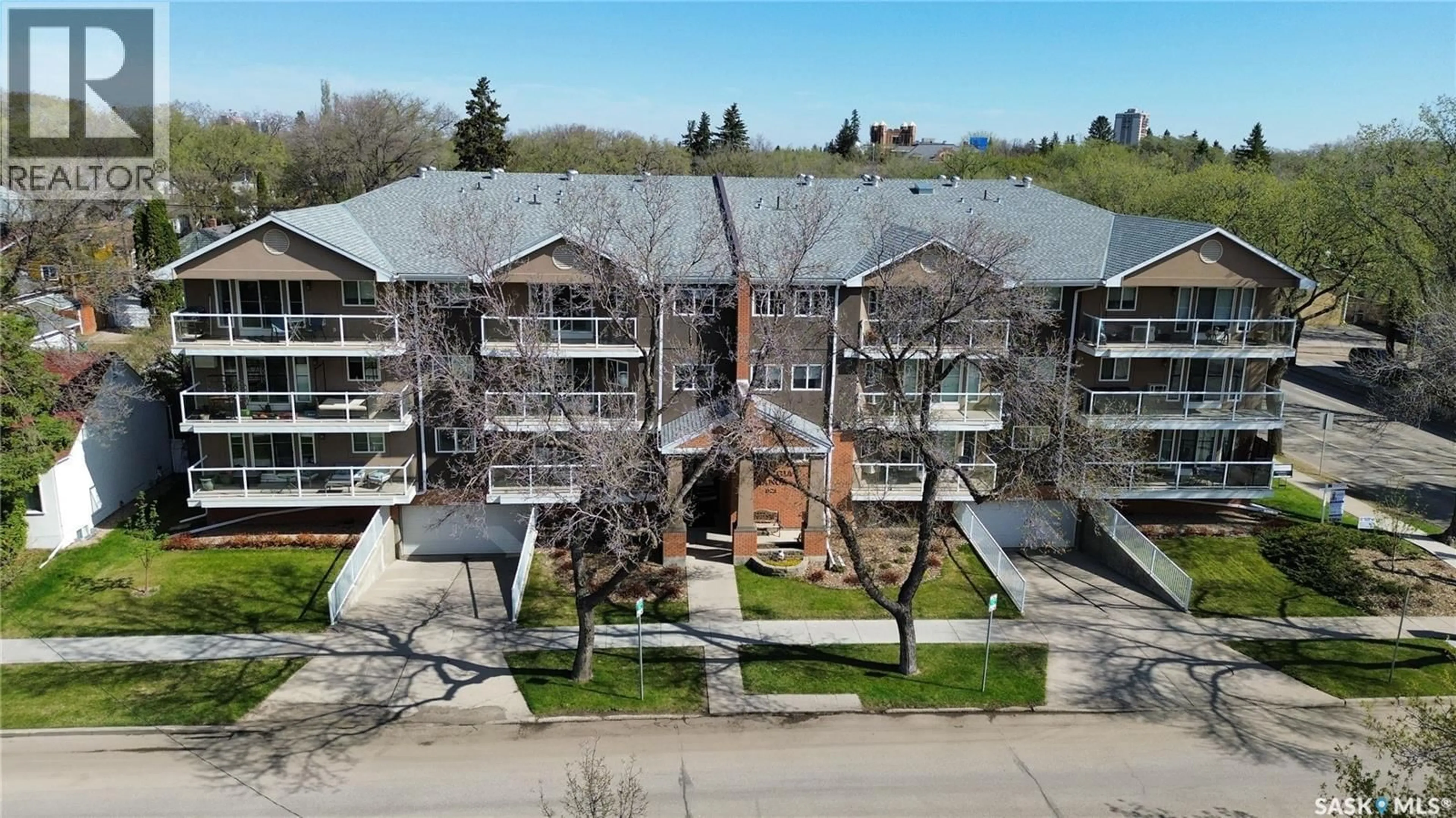 A pic from outside/outdoor area/front of a property/back of a property/a pic from drone, building for 205 - 921 MAIN STREET, Saskatoon Saskatchewan S7H0K4