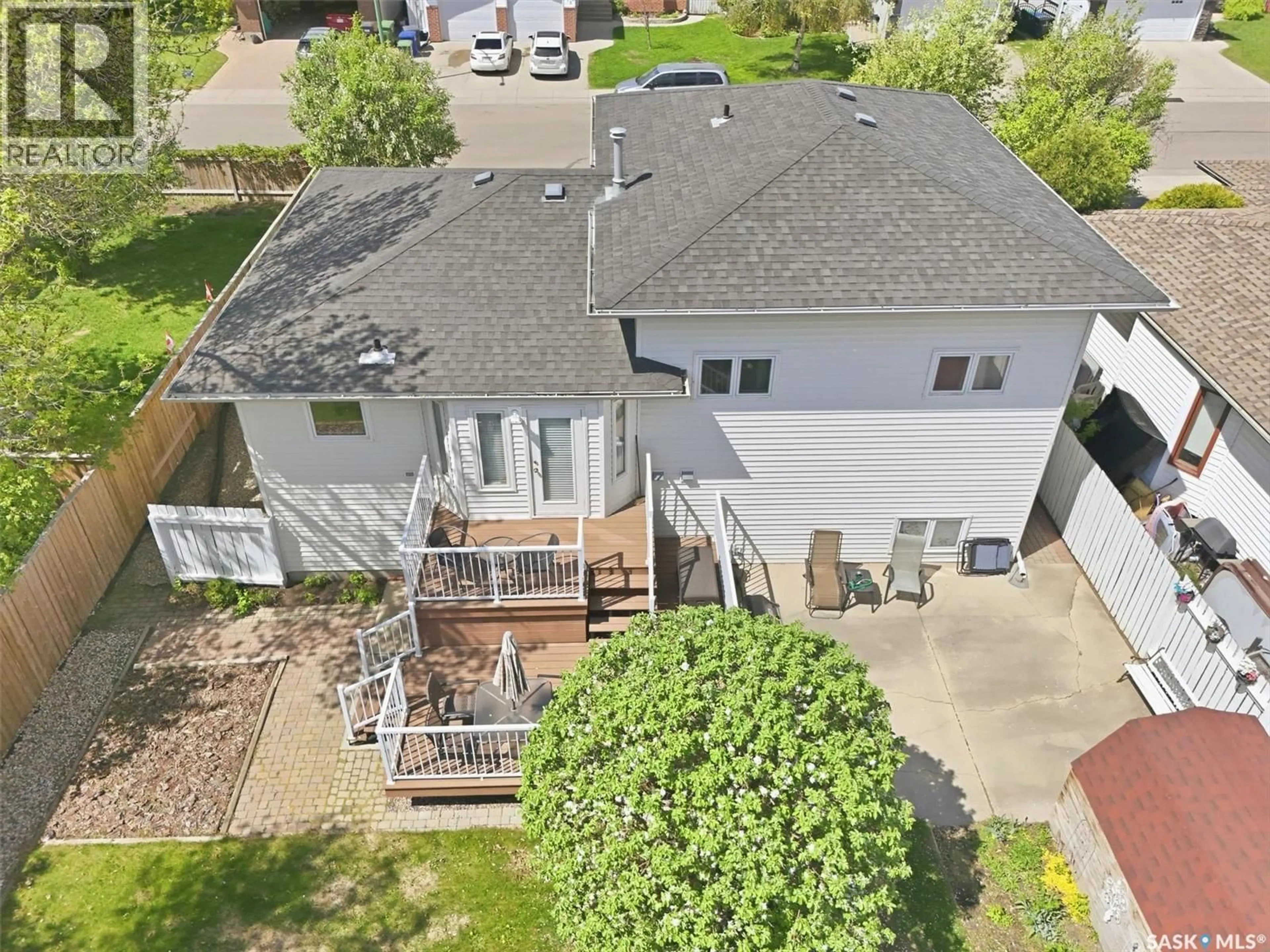 A pic from outside/outdoor area/front of a property/back of a property/a pic from drone, street for 314 BORNSTEIN CRESCENT, Saskatoon Saskatchewan S7N3Y3