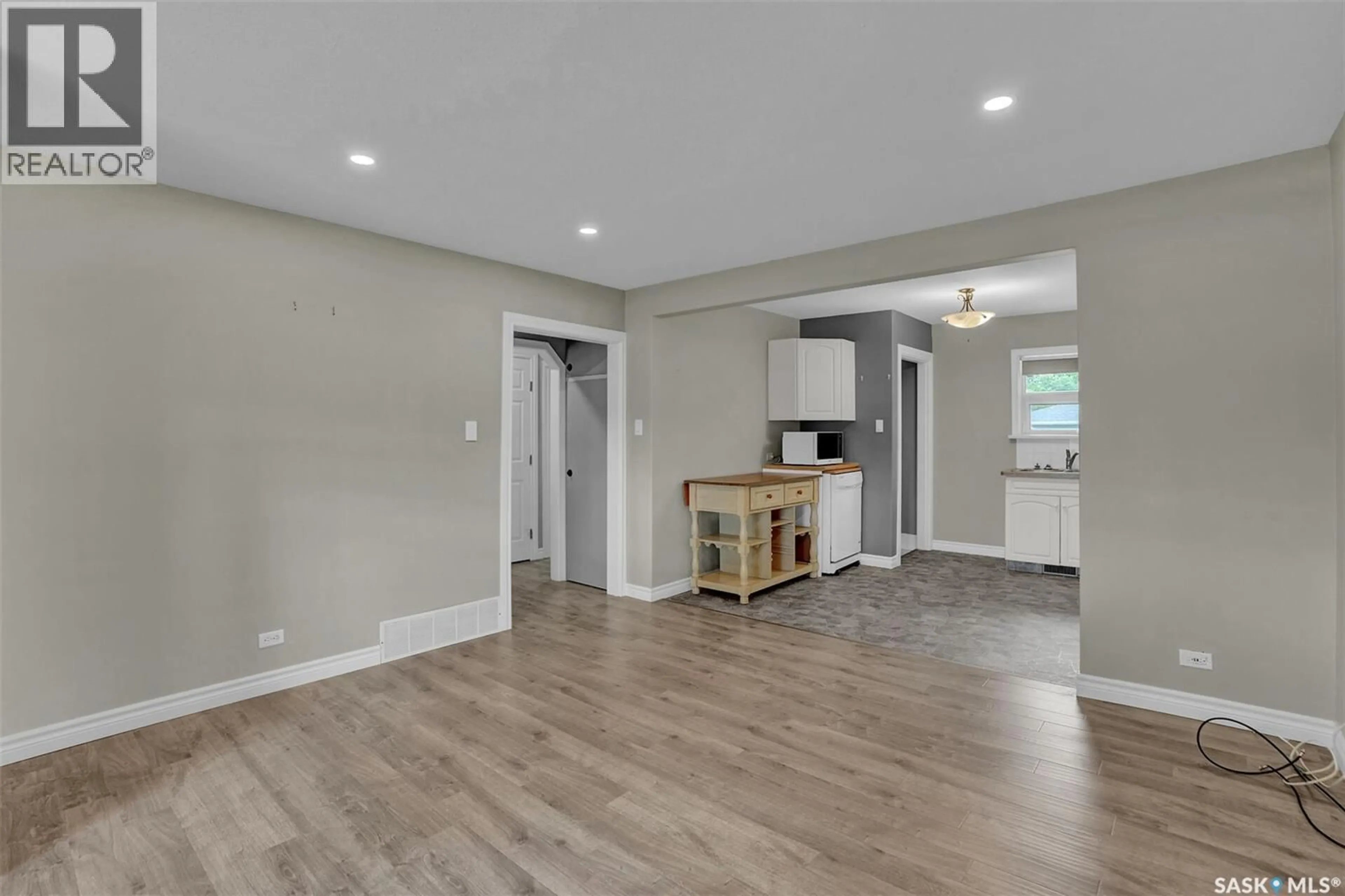 A pic of a room for 605 COLLEGE AVENUE, Regina Saskatchewan S4N0W3
