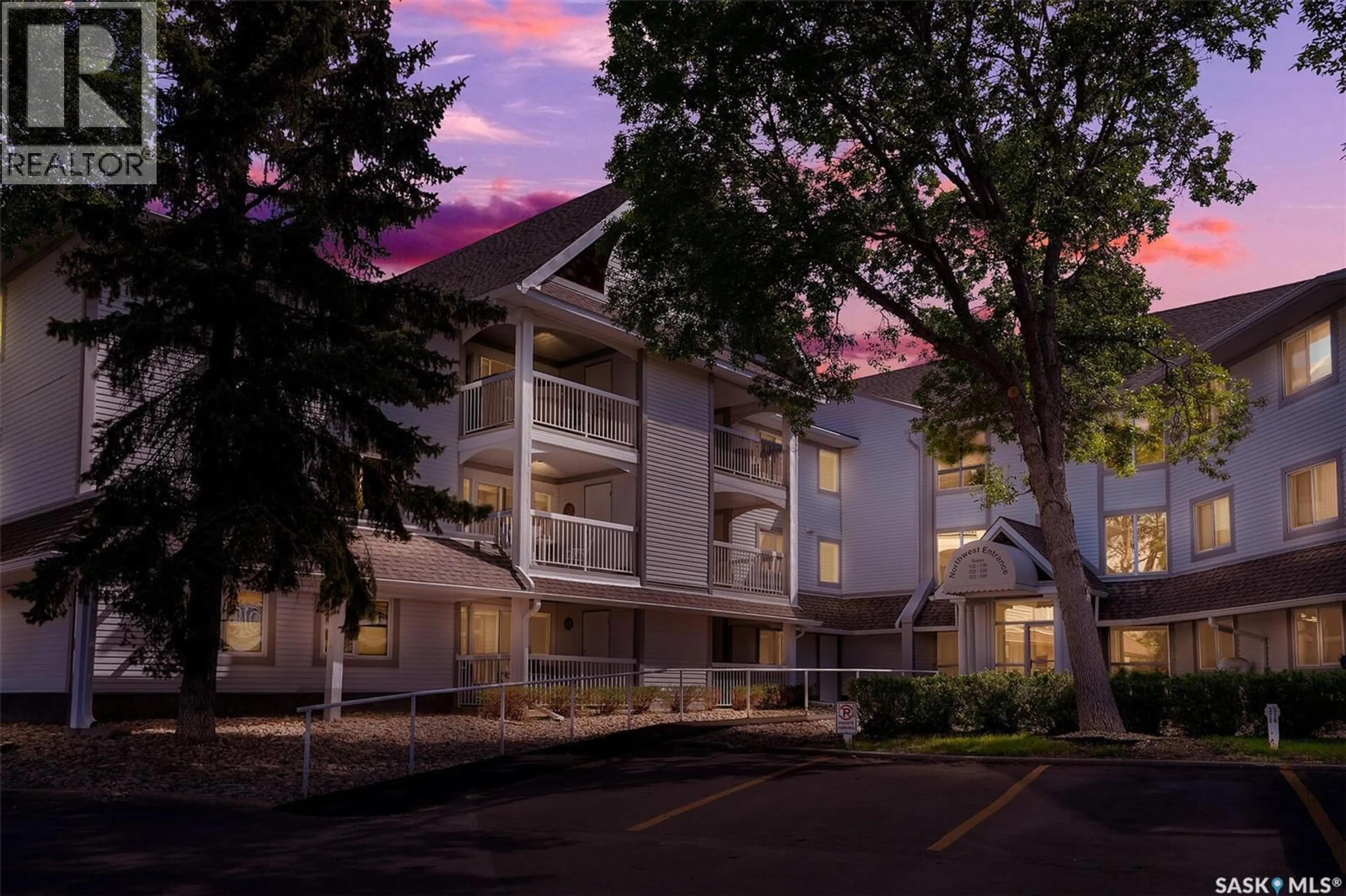 Patio, mountain view for 960 - 139 ASSINIBOINE AVENUE, Regina Saskatchewan S4V2P8