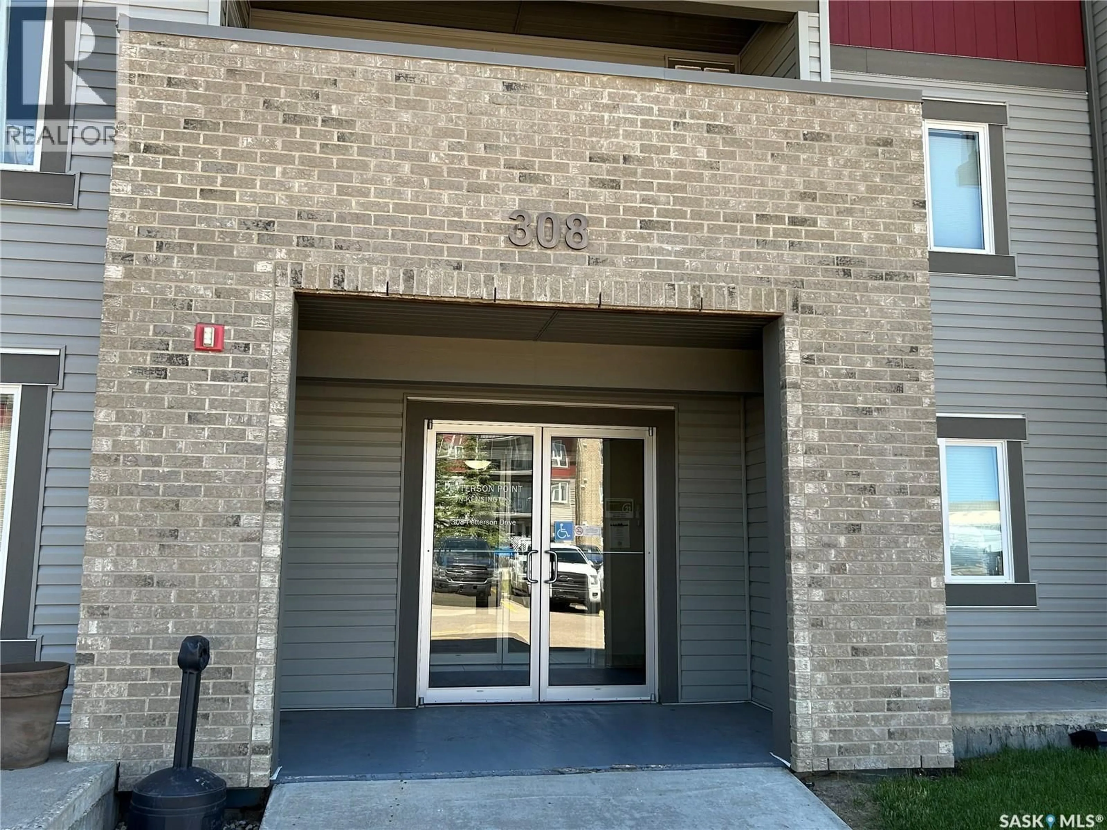 Indoor foyer for 210 308 PETTERSON DRIVE, Estevan Saskatchewan S4A2B8