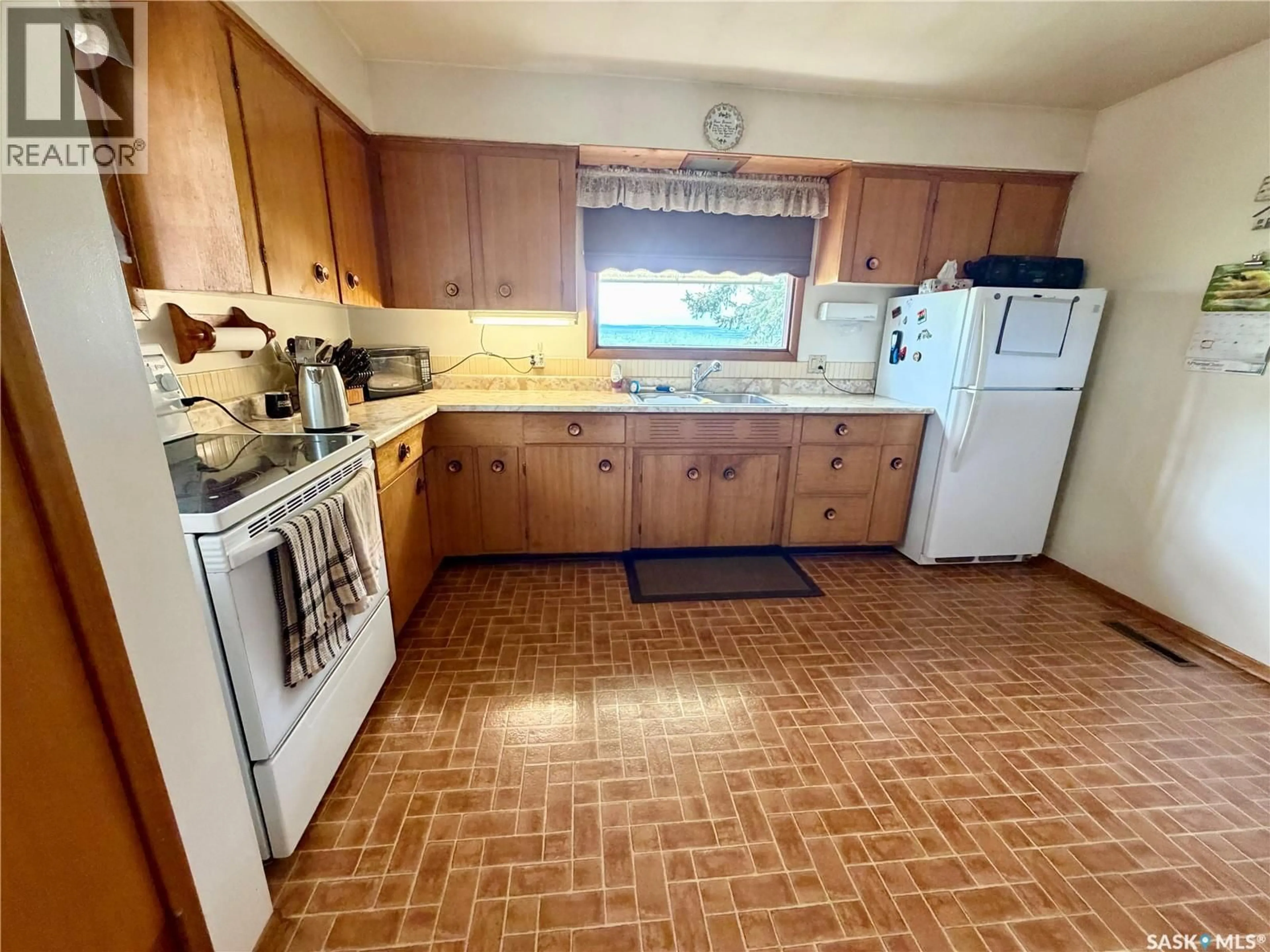 Standard kitchen, ceramic/tile floor for HIGHWAY 16 ACREAGE, North Battleford Rm No. 437 Saskatchewan S9A2X6