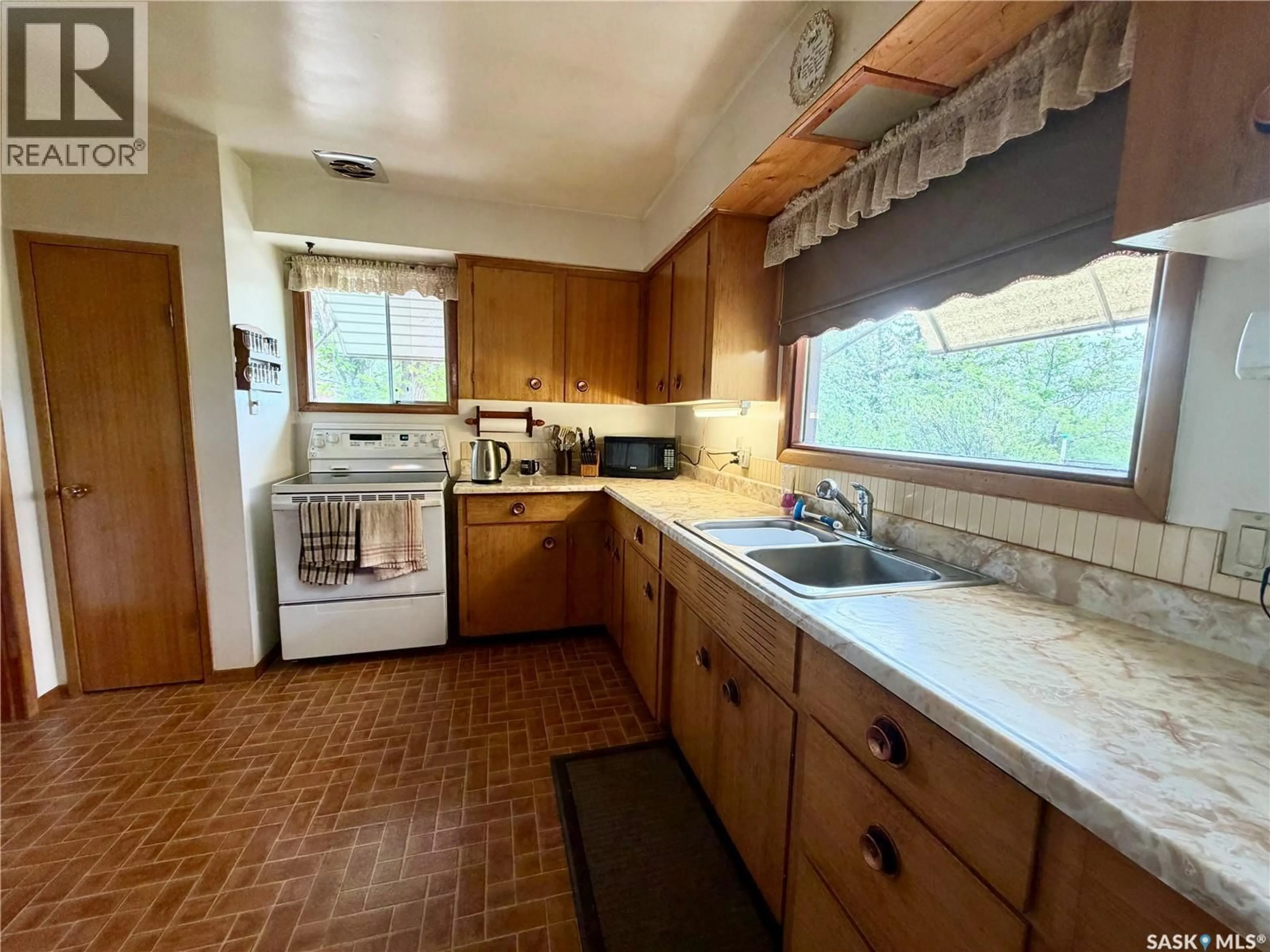 Standard kitchen, ceramic/tile floor for HIGHWAY 16 ACREAGE, North Battleford Rm No. 437 Saskatchewan S9A2X6