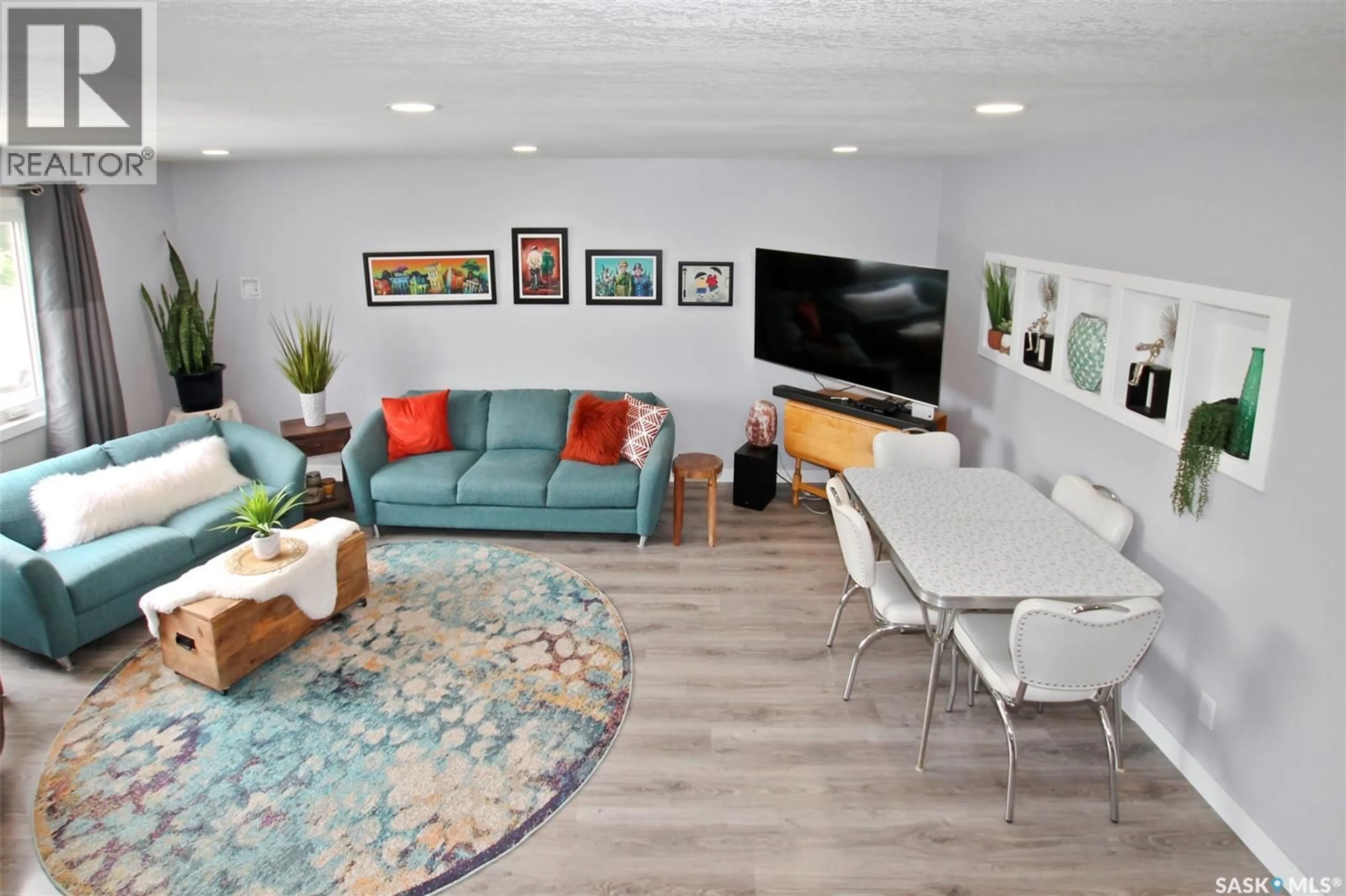 Living room with furniture, unknown for 351 4TH AVENUE, Swift Current Saskatchewan S9H0V1