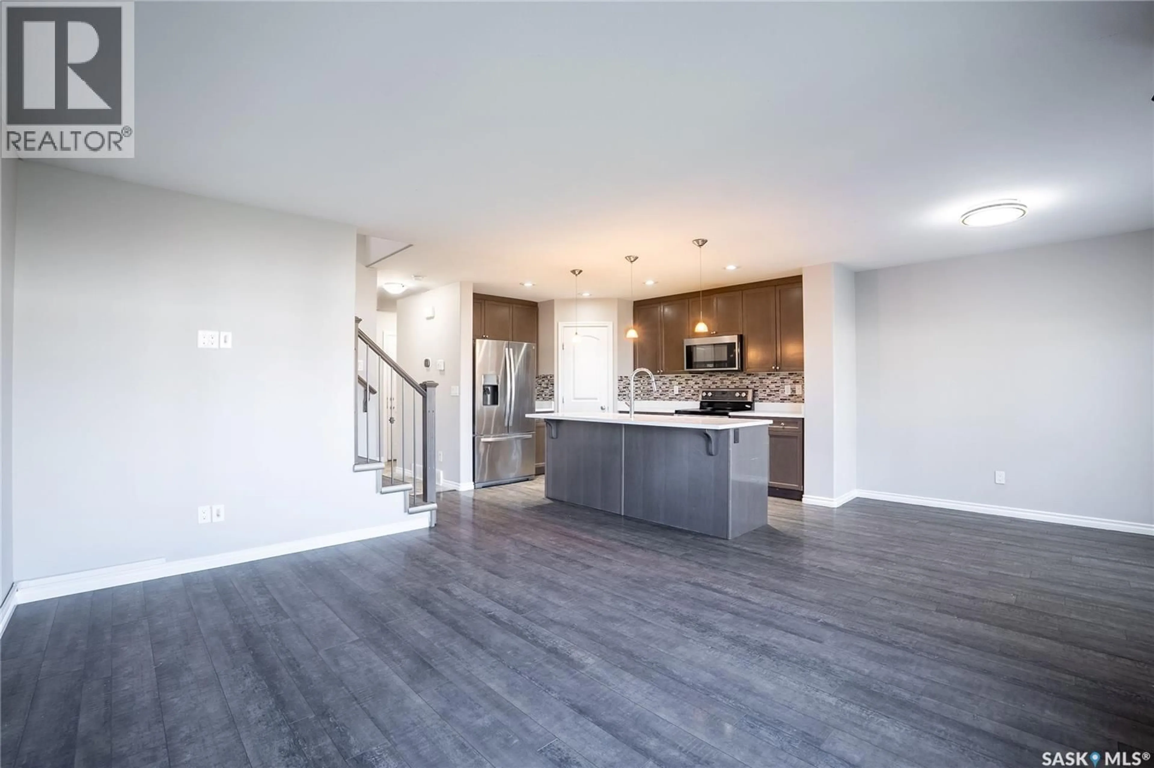 Open concept kitchen, unknown for 334 DICKSON CRESCENT, Saskatoon Saskatchewan S7T0T8