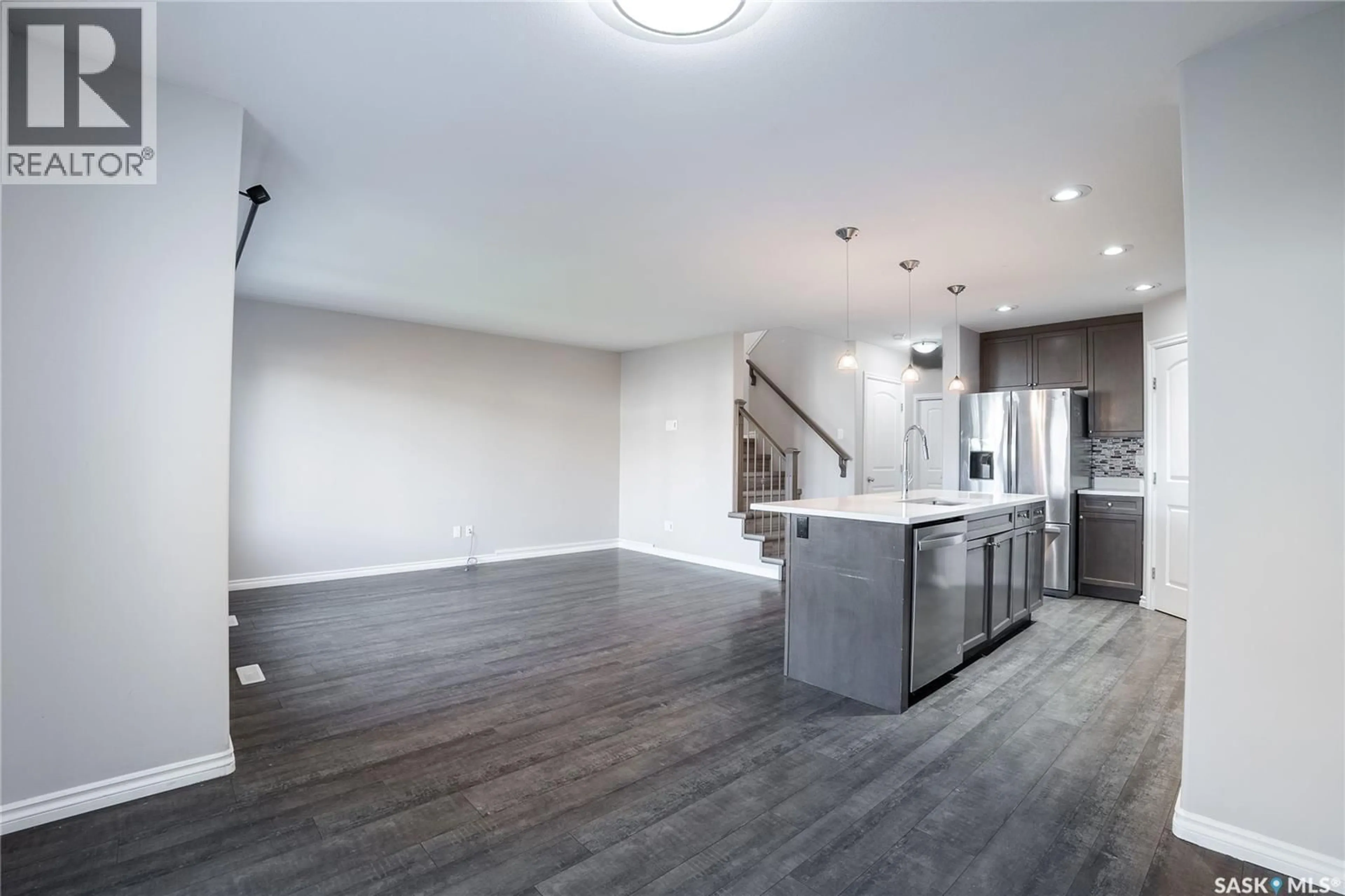 Open concept kitchen, unknown for 334 DICKSON CRESCENT, Saskatoon Saskatchewan S7T0T8