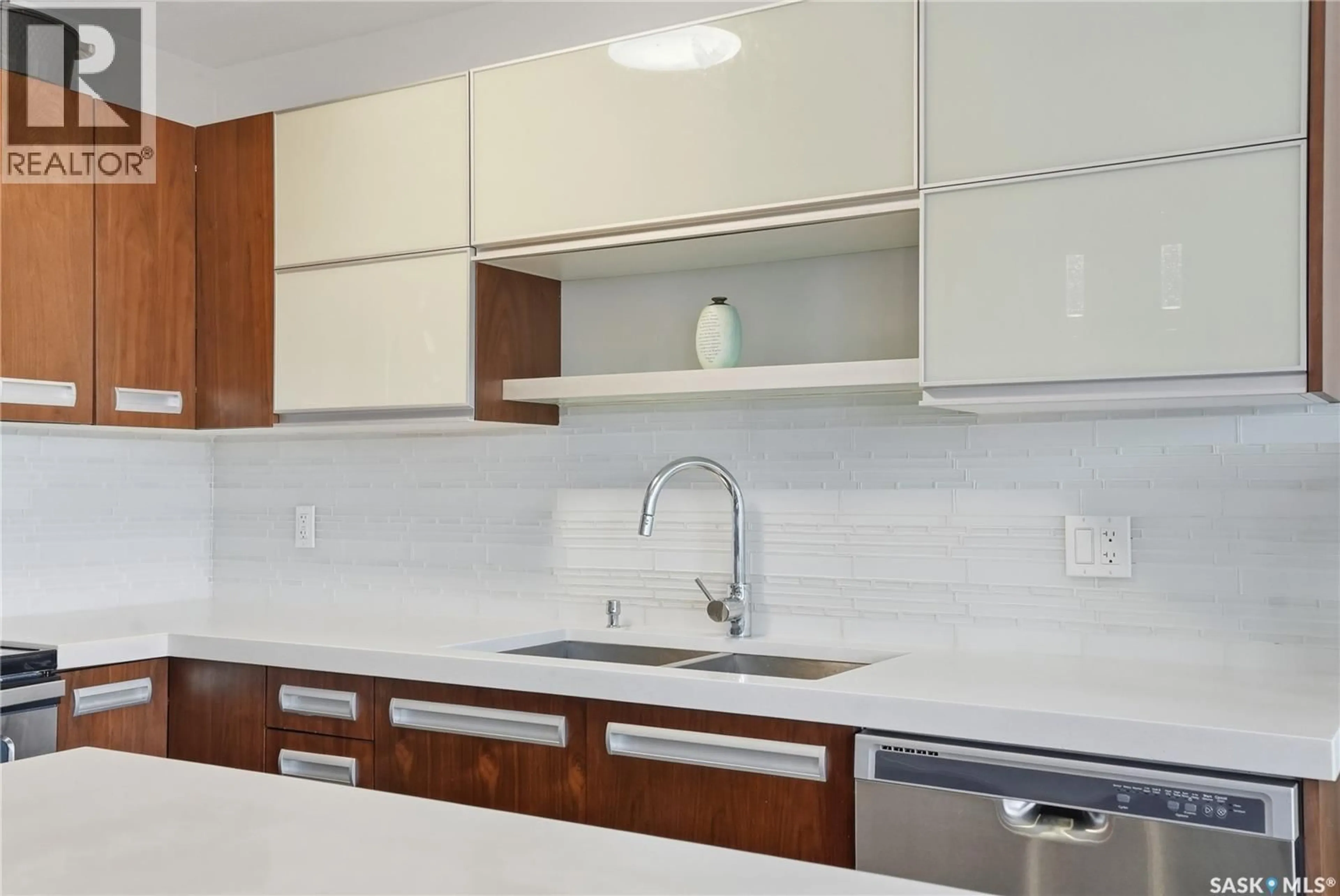 Standard kitchen, ceramic/tile floor for 2012 - 514 POHORECKY CRESCENT, Saskatoon Saskatchewan S7W0V4