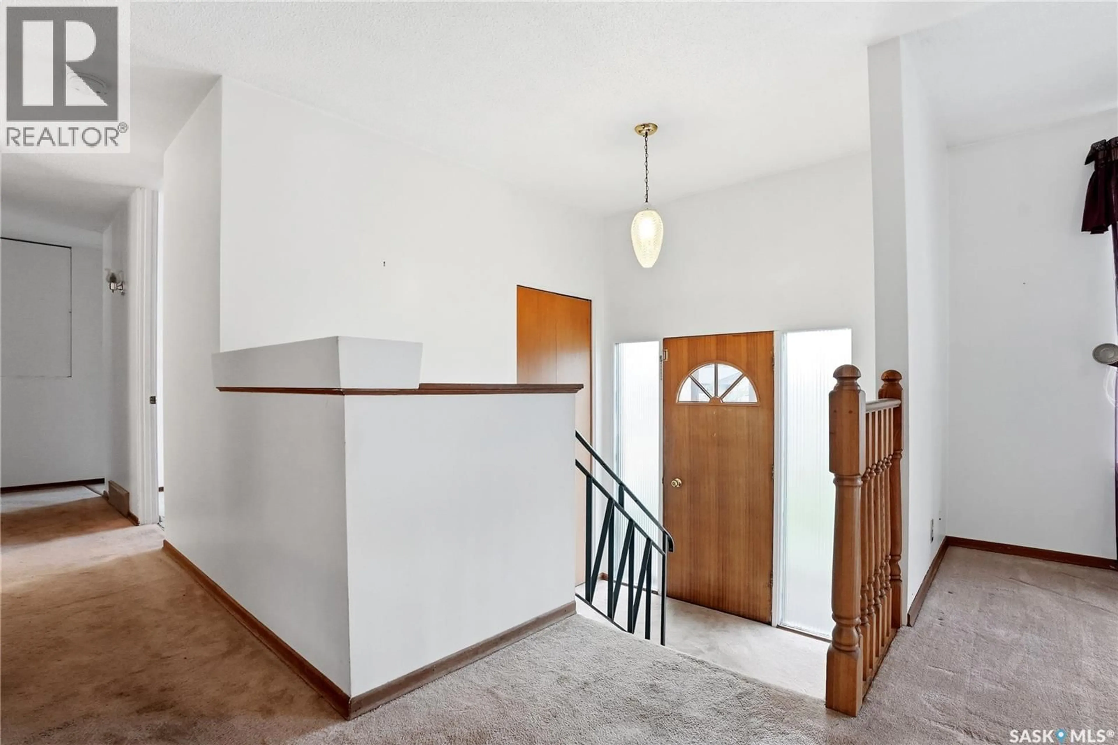 Indoor foyer for 6007 4TH STREET, Rosthern Saskatchewan S0K3R0