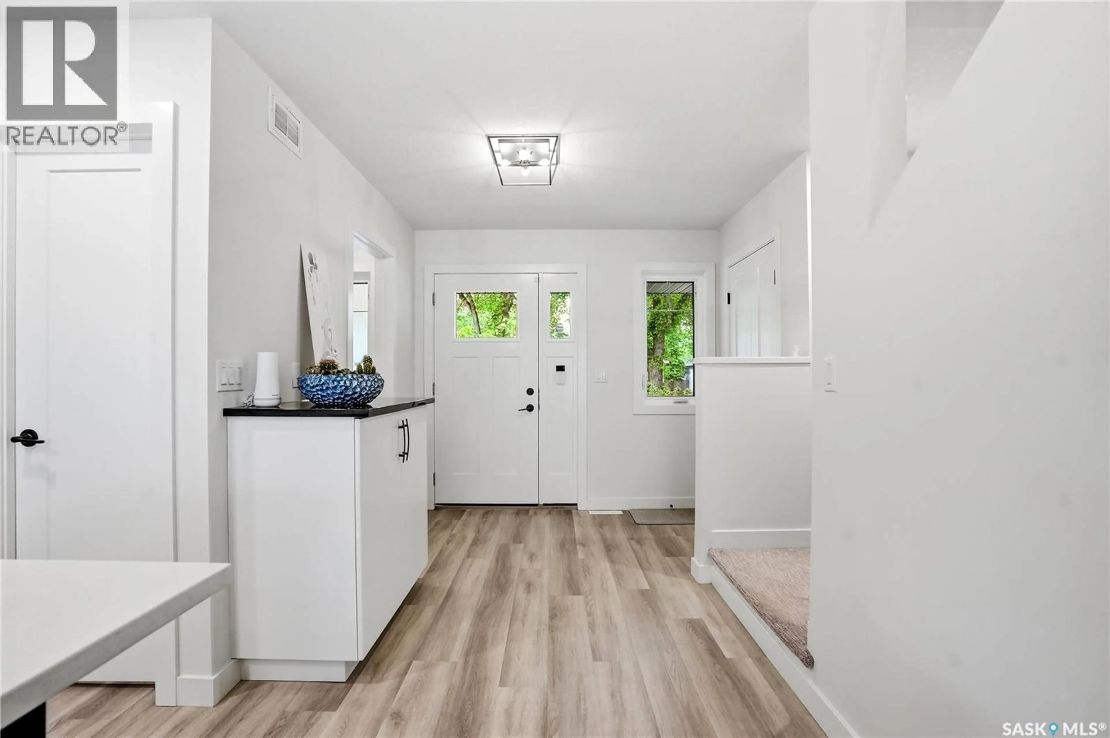 Indoor entryway for 1719 LORNE AVENUE, Saskatoon Saskatchewan S7H1Y3