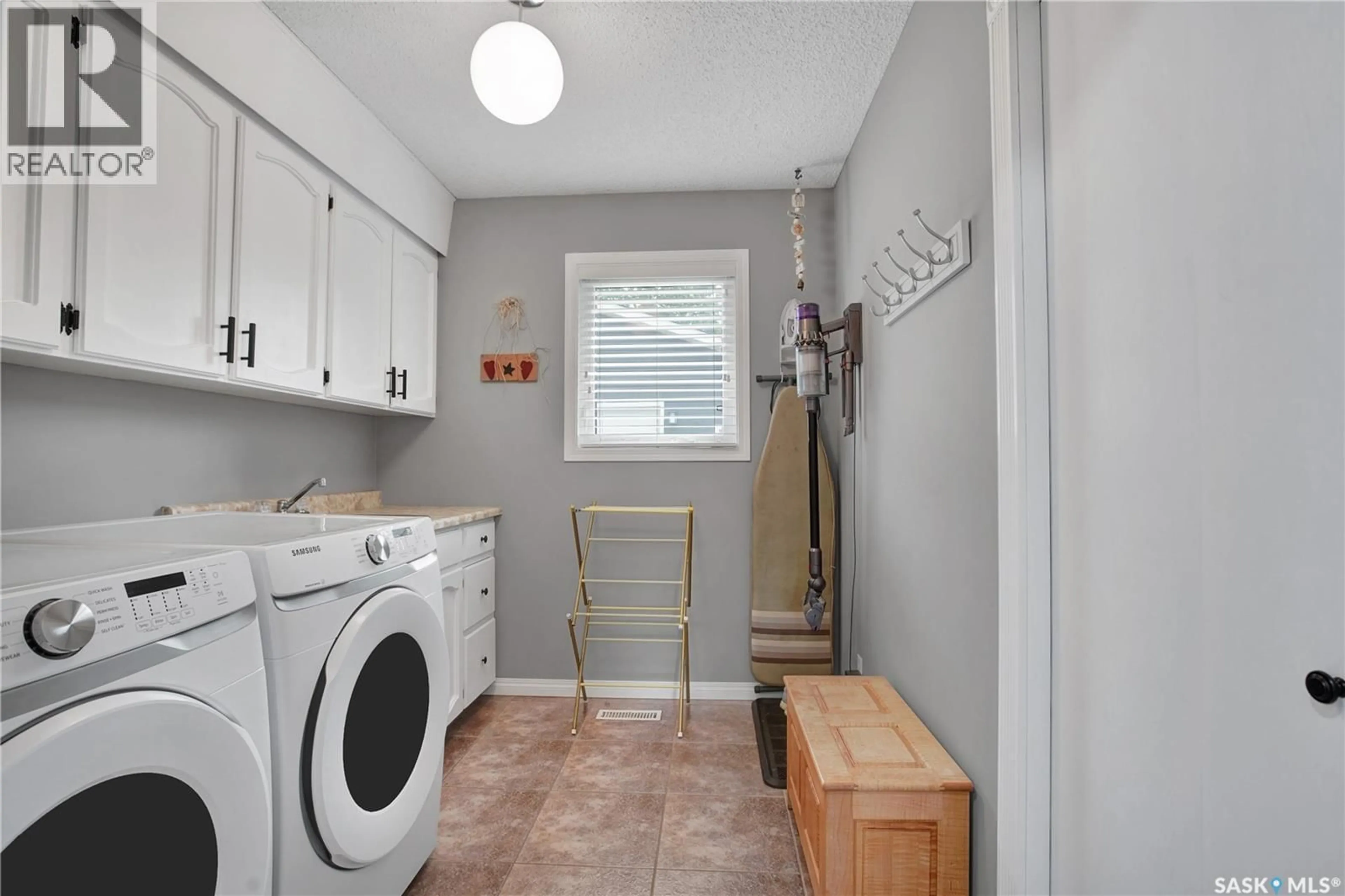 Laundry room for 231 ROBORECKI CRESCENT, Saskatoon Saskatchewan S7K5L1