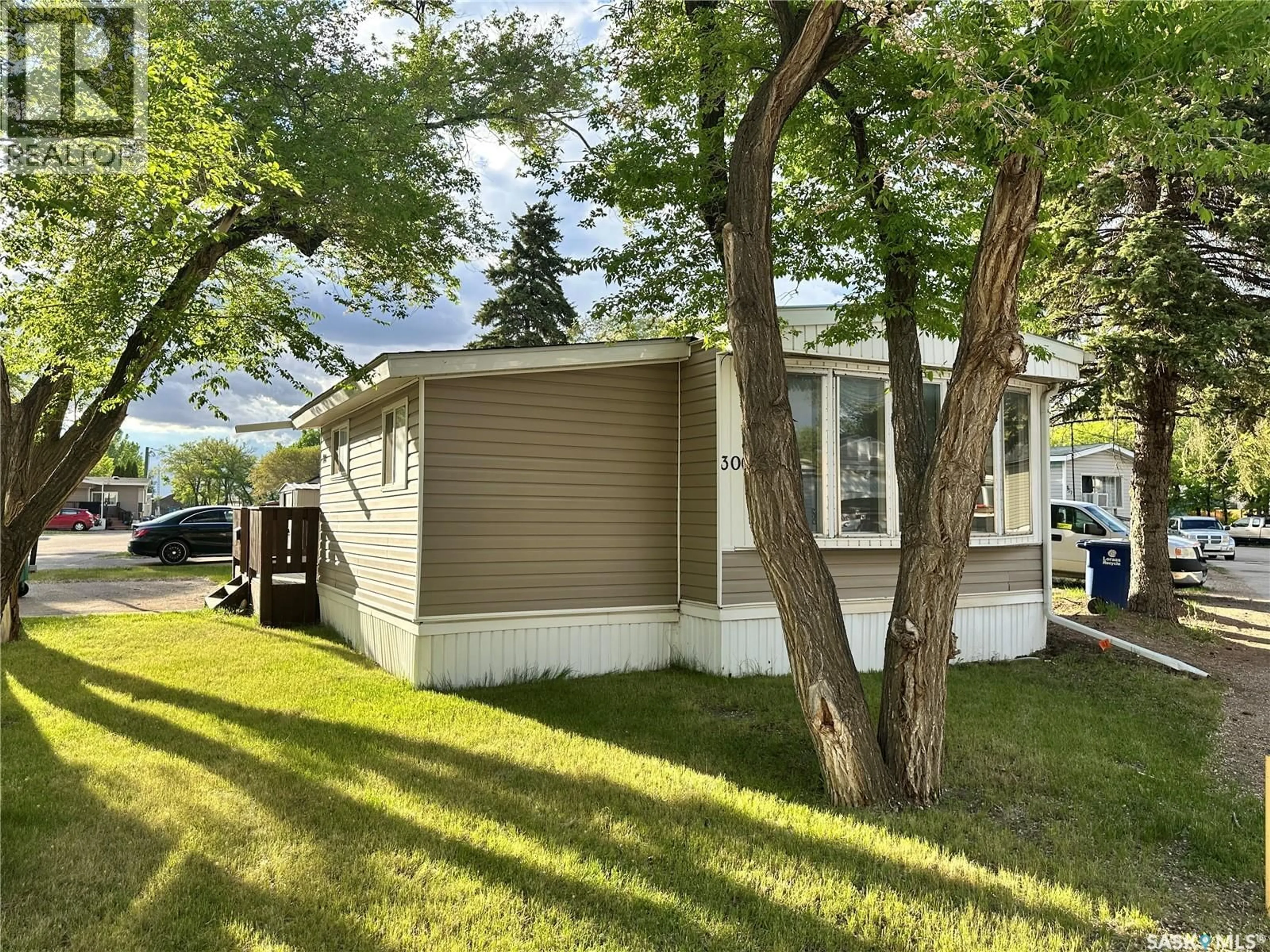 Home with vinyl exterior material, street for 300 1524 RAYNER AVENUE, Saskatoon Saskatchewan S7N1Y1