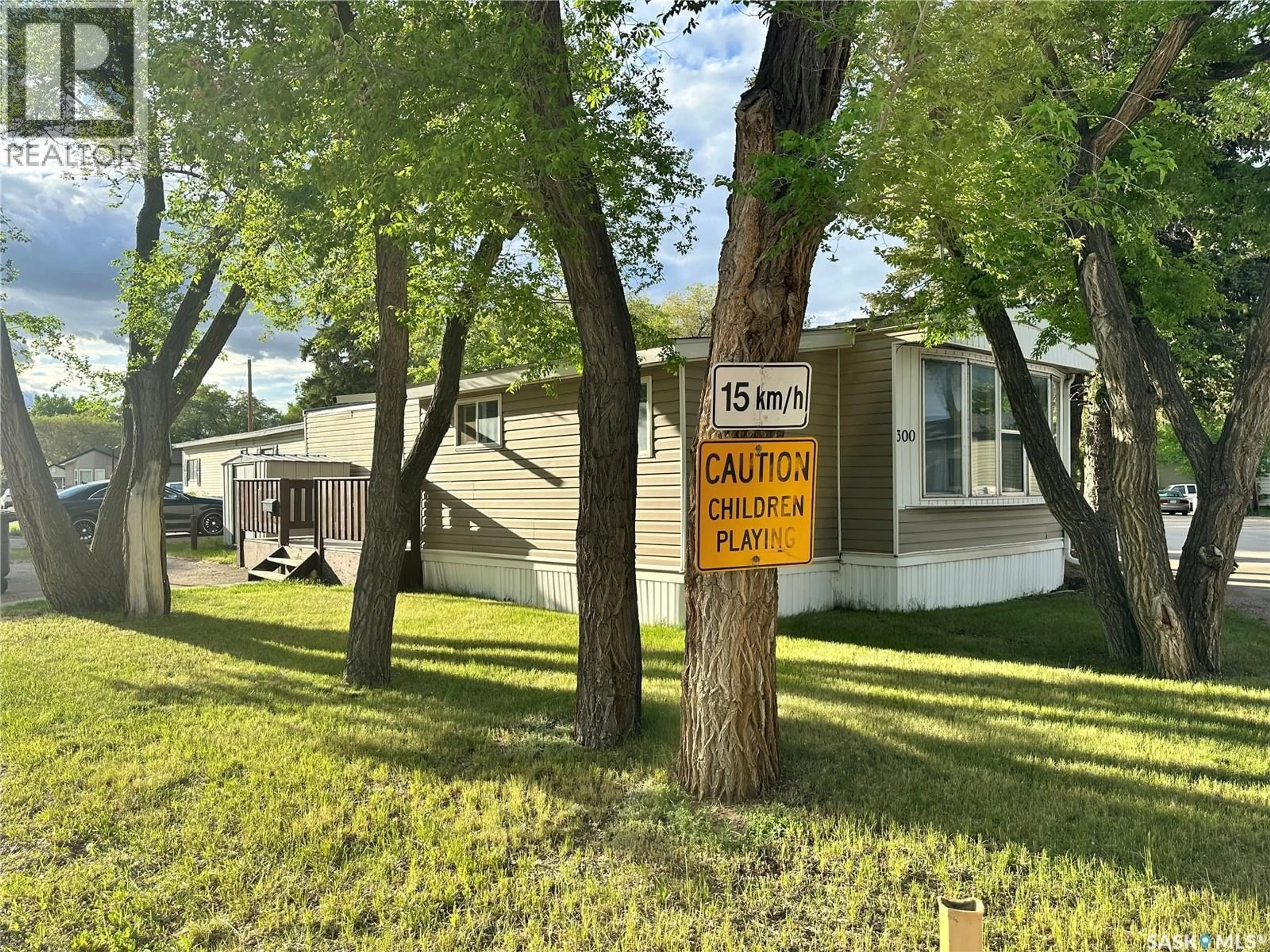 Unknown for 300 1524 RAYNER AVENUE, Saskatoon Saskatchewan S7N1Y1
