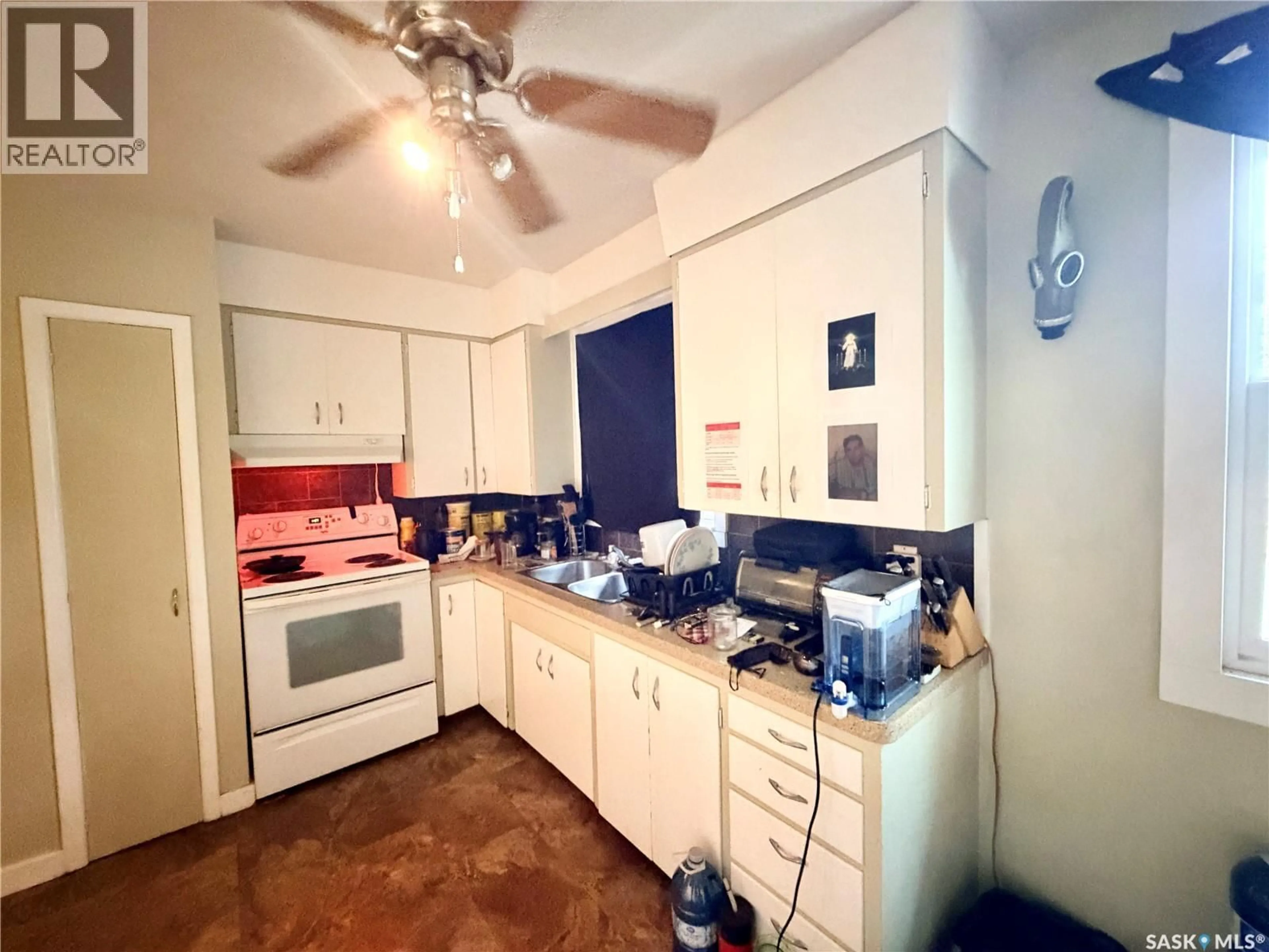 Standard kitchen, unknown for 1022 110TH STREET, North Battleford Saskatchewan S9A2H4