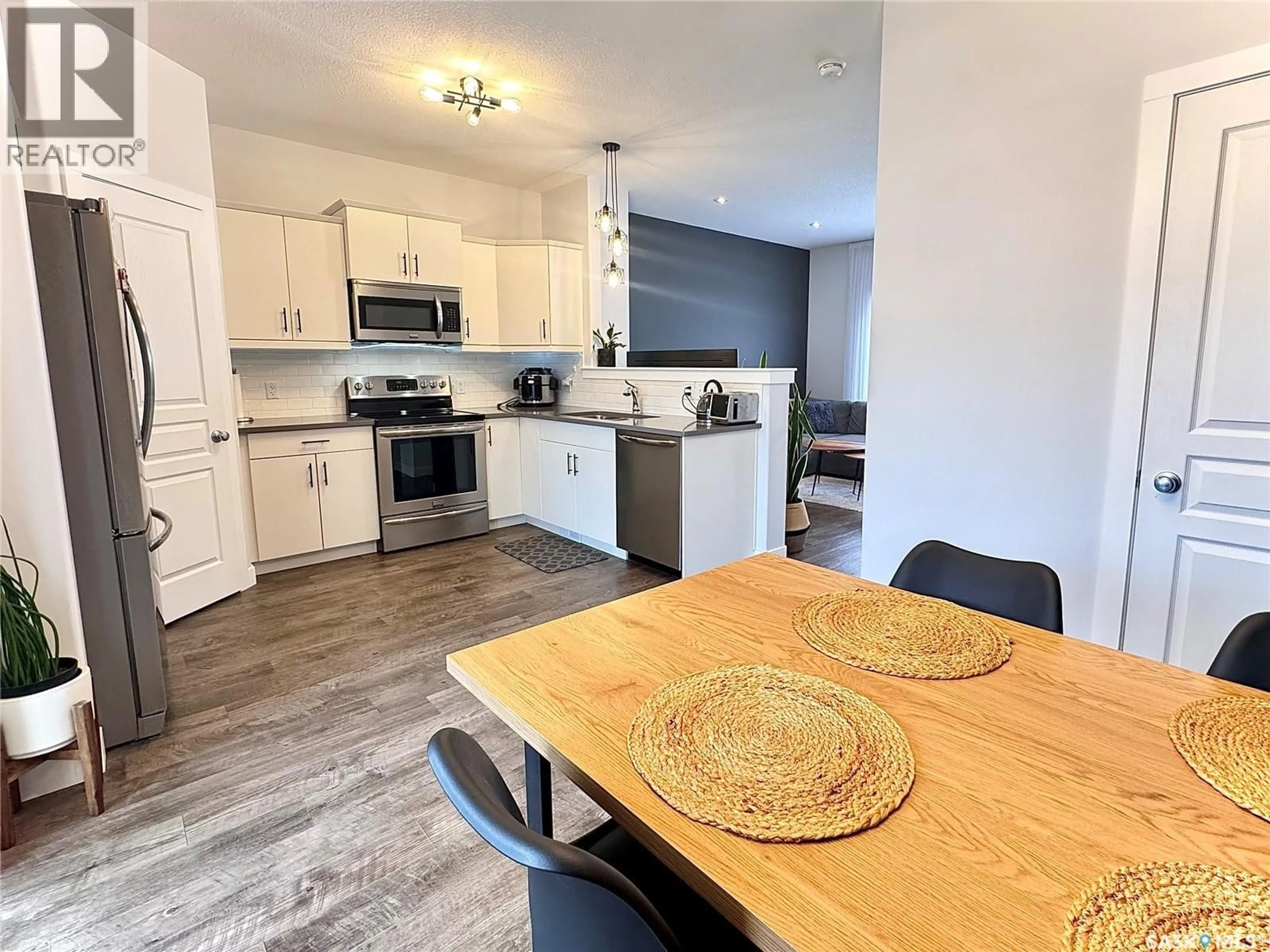 Open concept kitchen, unknown for 7937 FLAX AVENUE, Regina Saskatchewan S4Y0E6