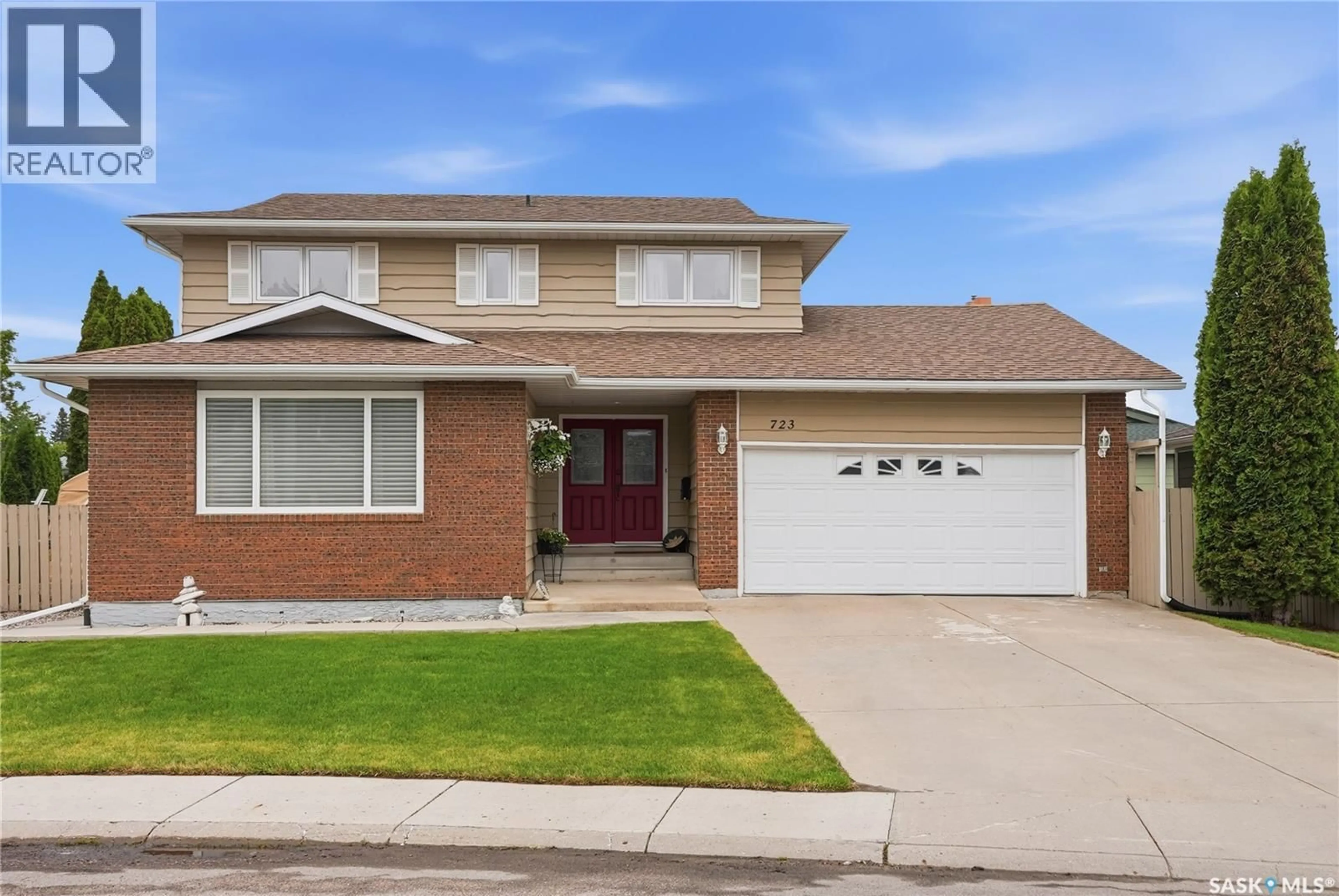Home with vinyl exterior material, street for 723 CANDLE COURT, Saskatoon Saskatchewan S7K4Z9