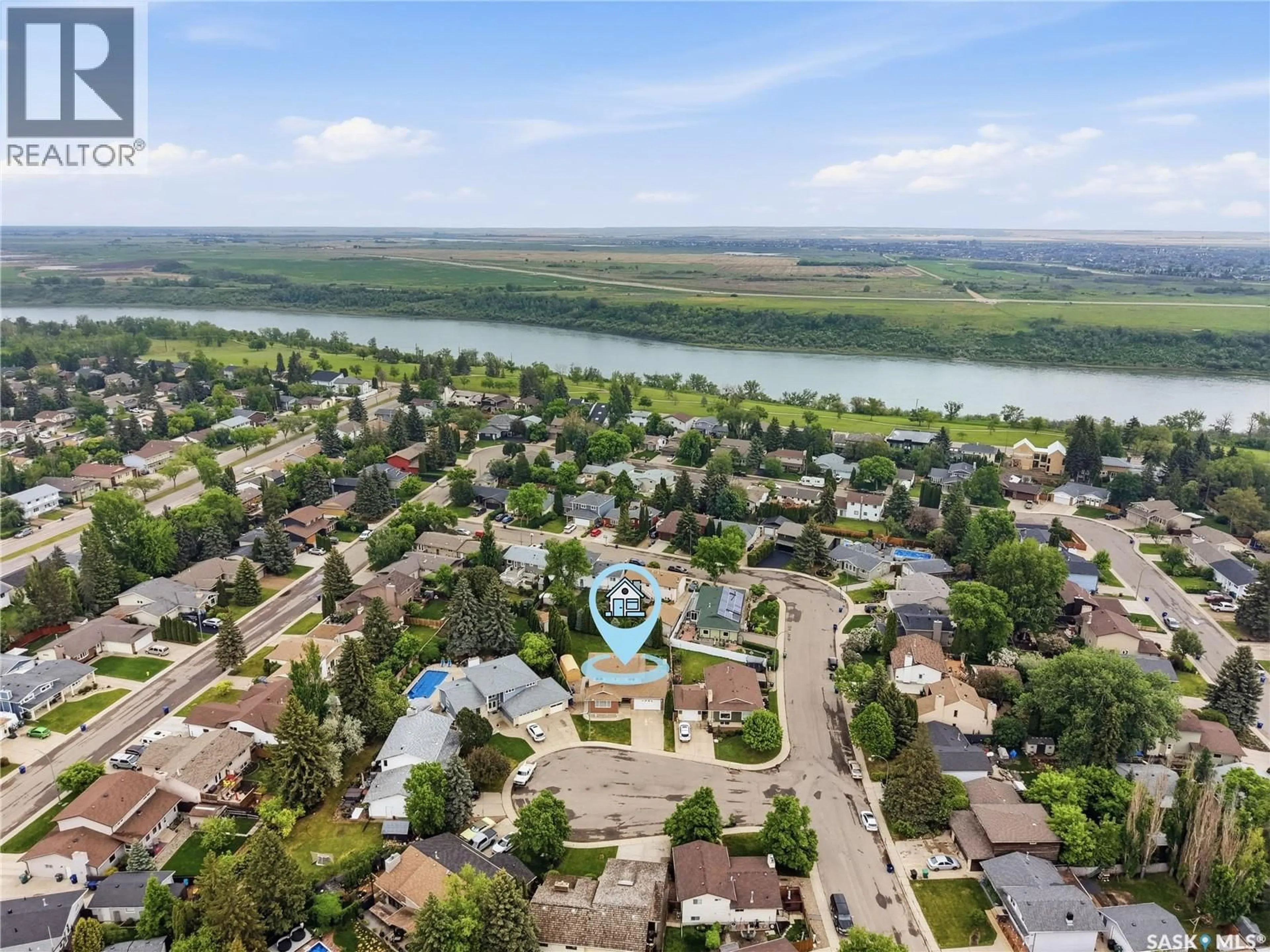 A pic from outside/outdoor area/front of a property/back of a property/a pic from drone, water/lake/river/ocean view for 723 CANDLE COURT, Saskatoon Saskatchewan S7K4Z9