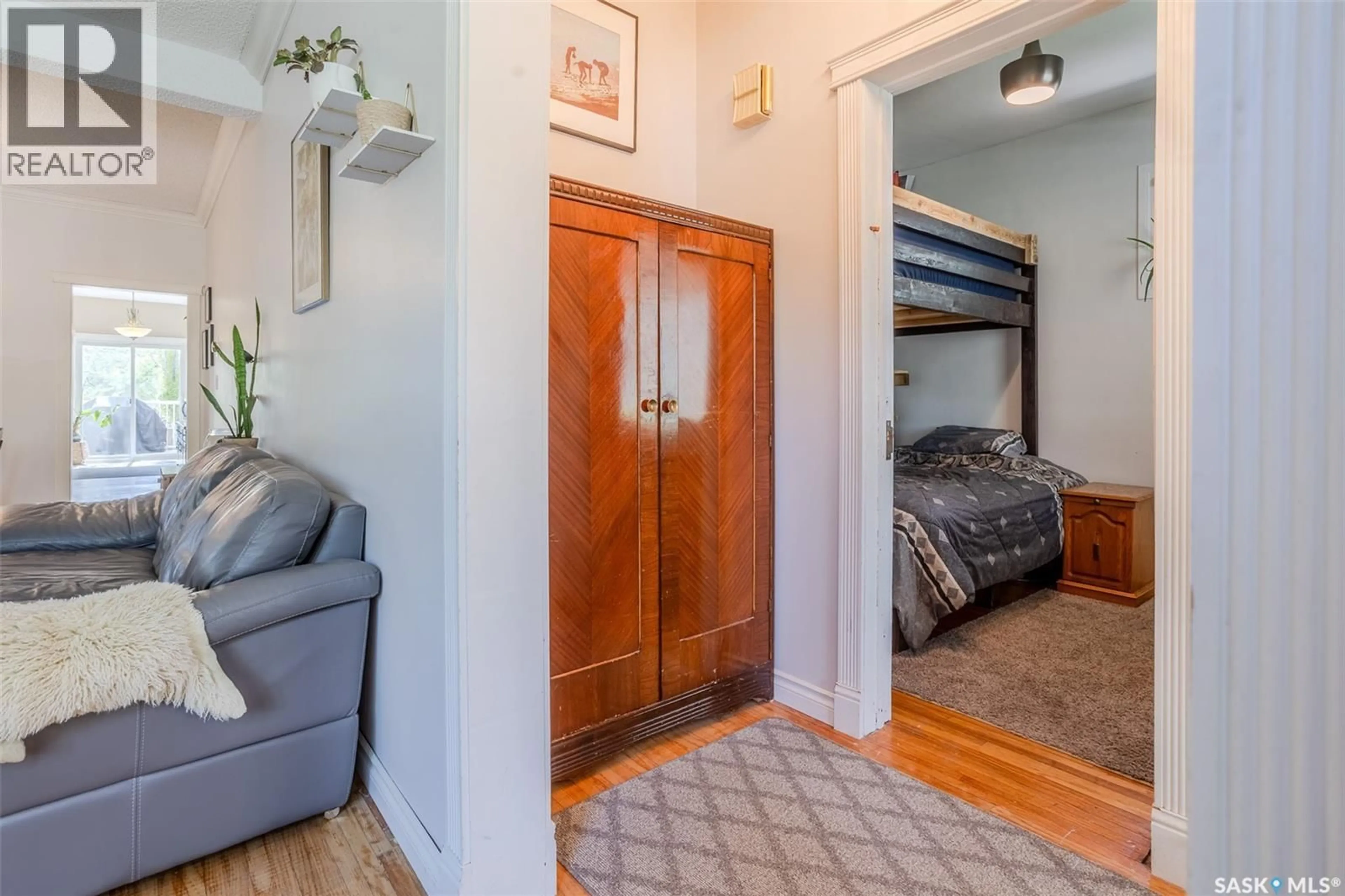 Indoor entryway for 618 3RD STREET, Saskatoon Saskatchewan S7H1M1