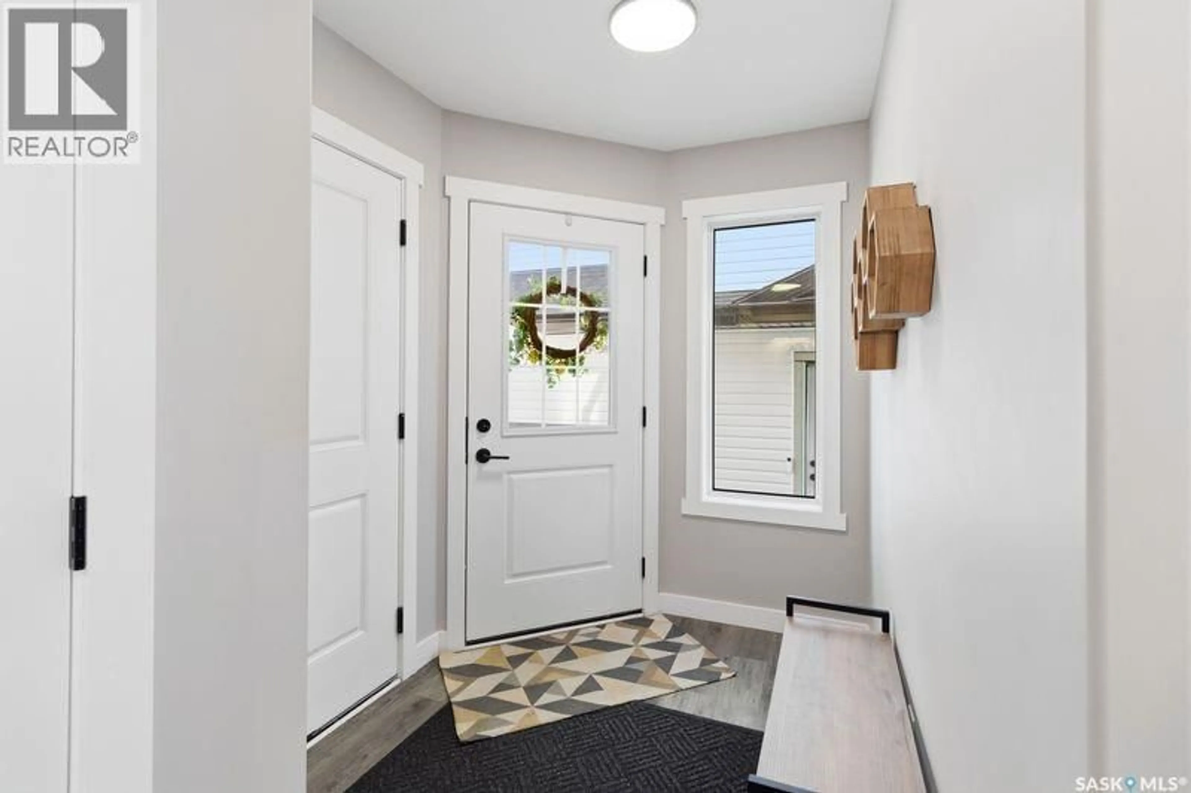 Indoor entryway for 212 MYLES HEIDT LANE, Saskatoon Saskatchewan S7W1J1