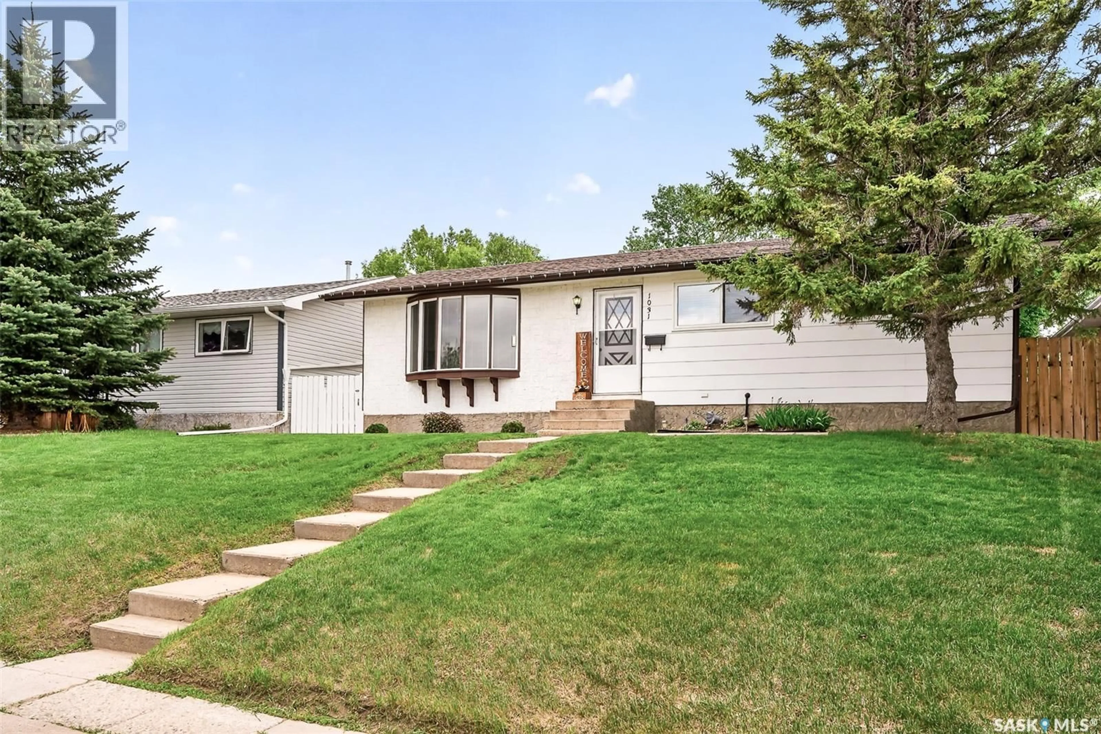 Home with vinyl exterior material, street for 1031 ROSS STREET, Moose Jaw Saskatchewan S6H7H4