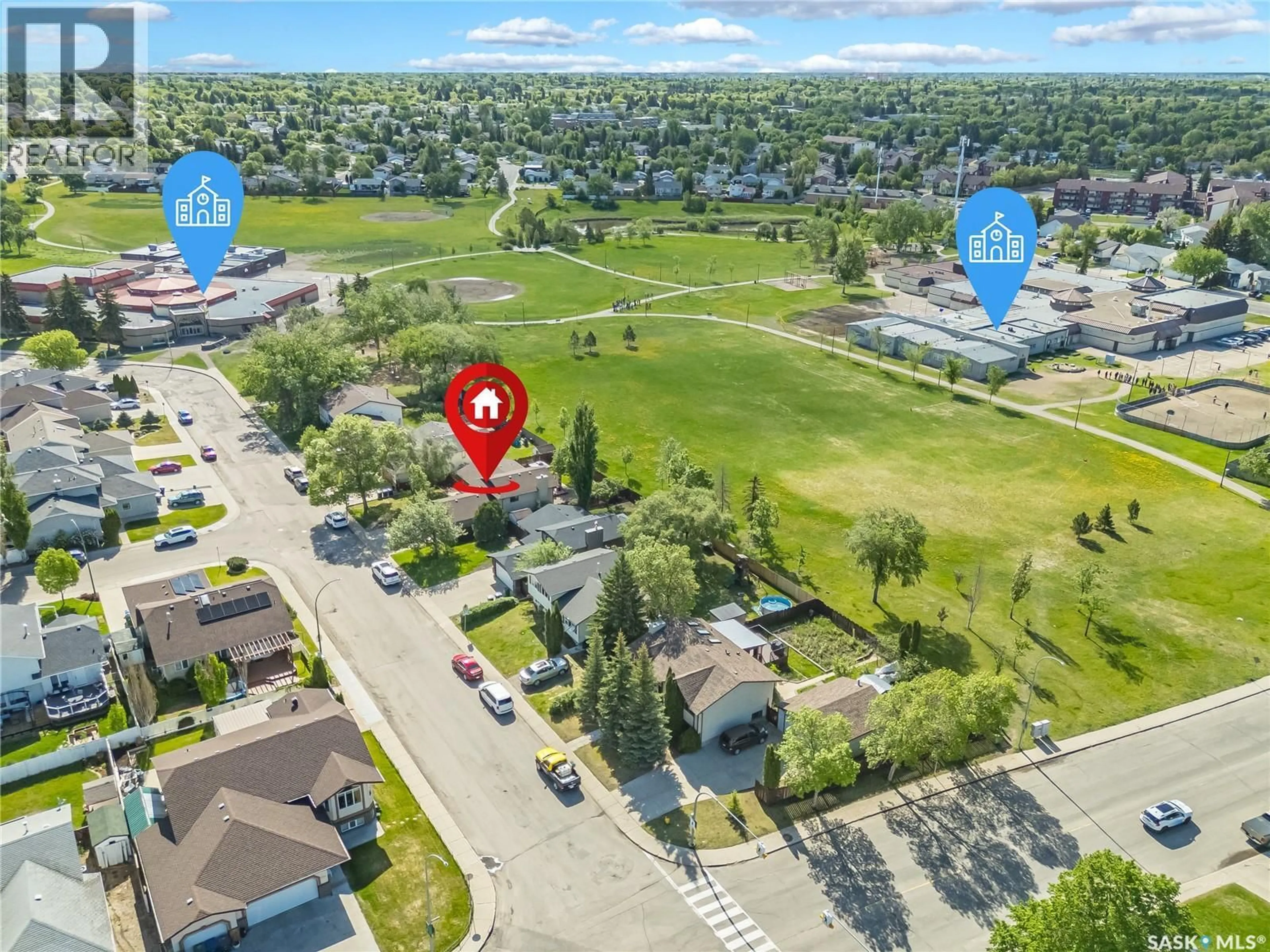 A pic from outside/outdoor area/front of a property/back of a property/a pic from drone, street for 114 SUMNER CRESCENT, Saskatoon Saskatchewan S7L7A4
