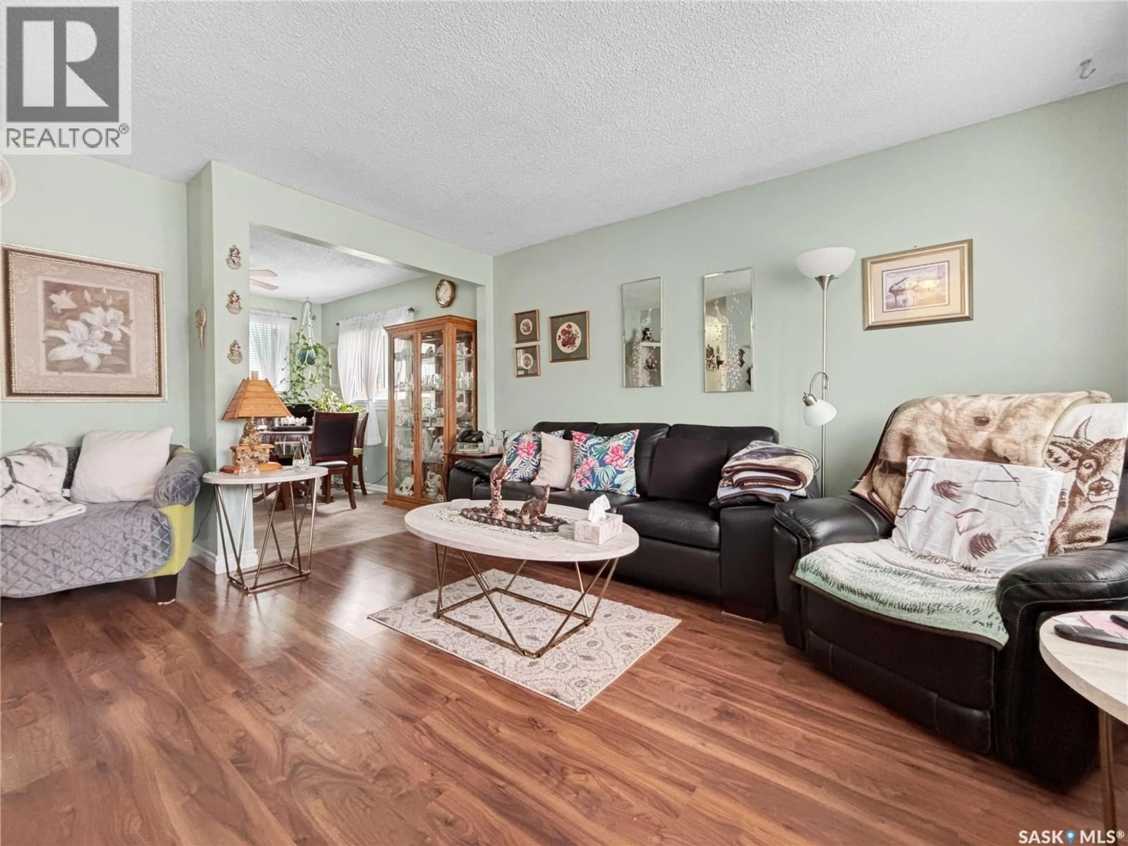 Living room with furniture, unknown for 714 S AVENUE N, Saskatoon Saskatchewan S7L3A3