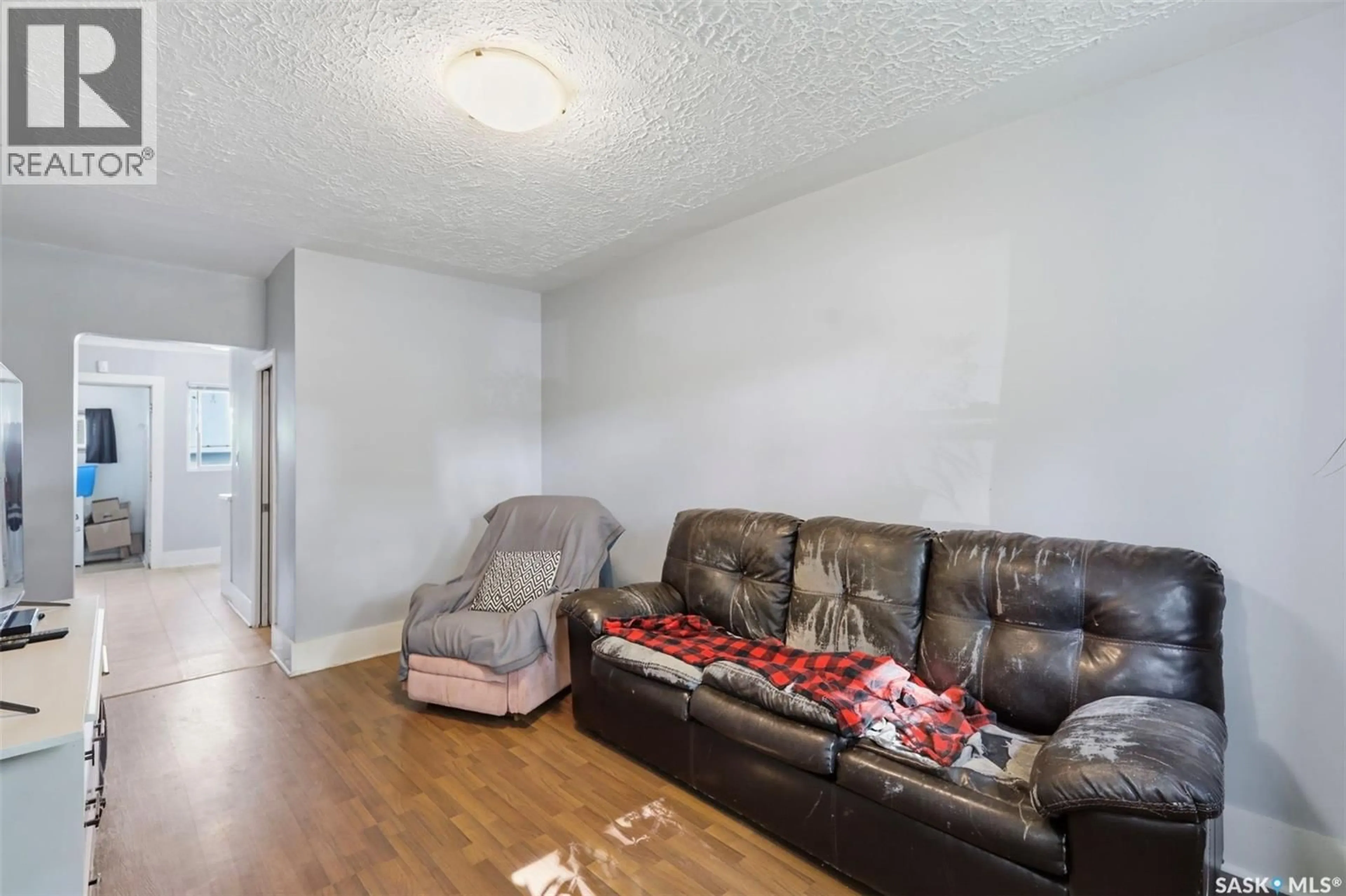 Living room with furniture, unknown for 921 H AVENUE N, Saskatoon Saskatchewan S7L2C4