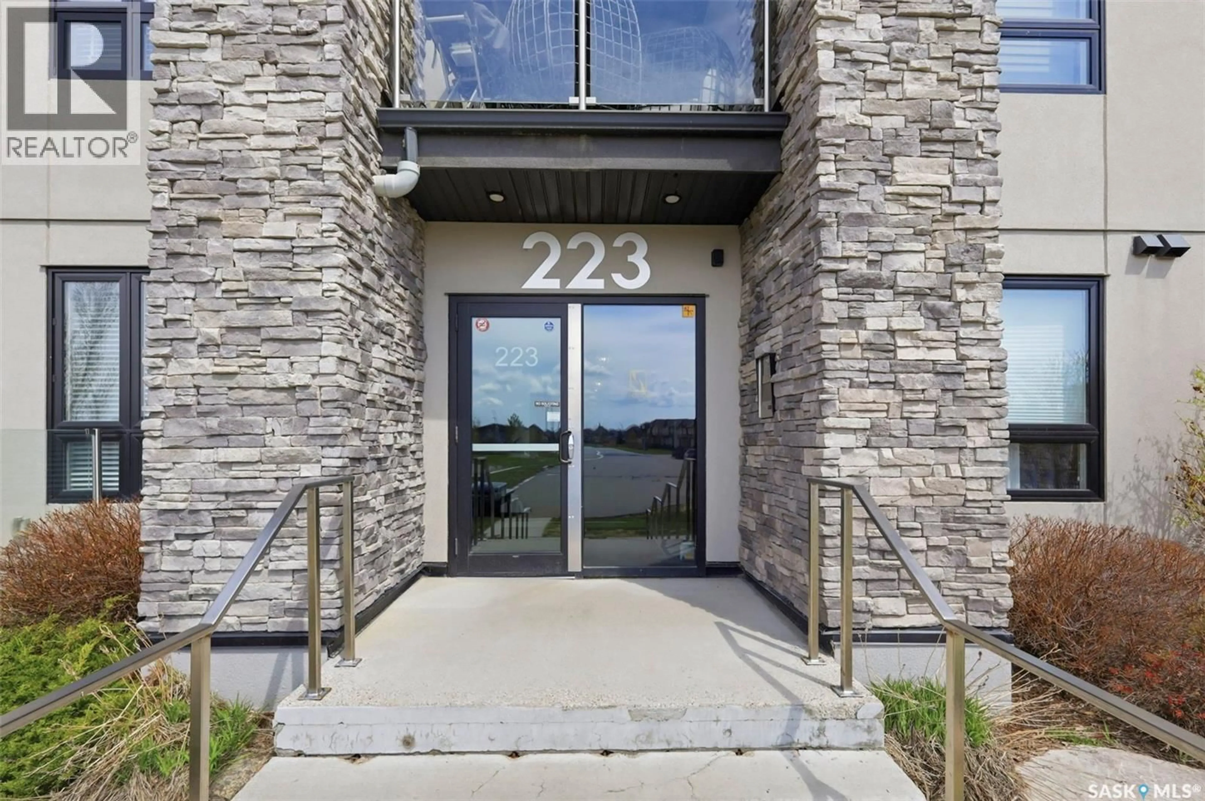 Indoor foyer for 316 223 EVERGREEN SQUARE, Saskatoon Saskatchewan S7W0W2