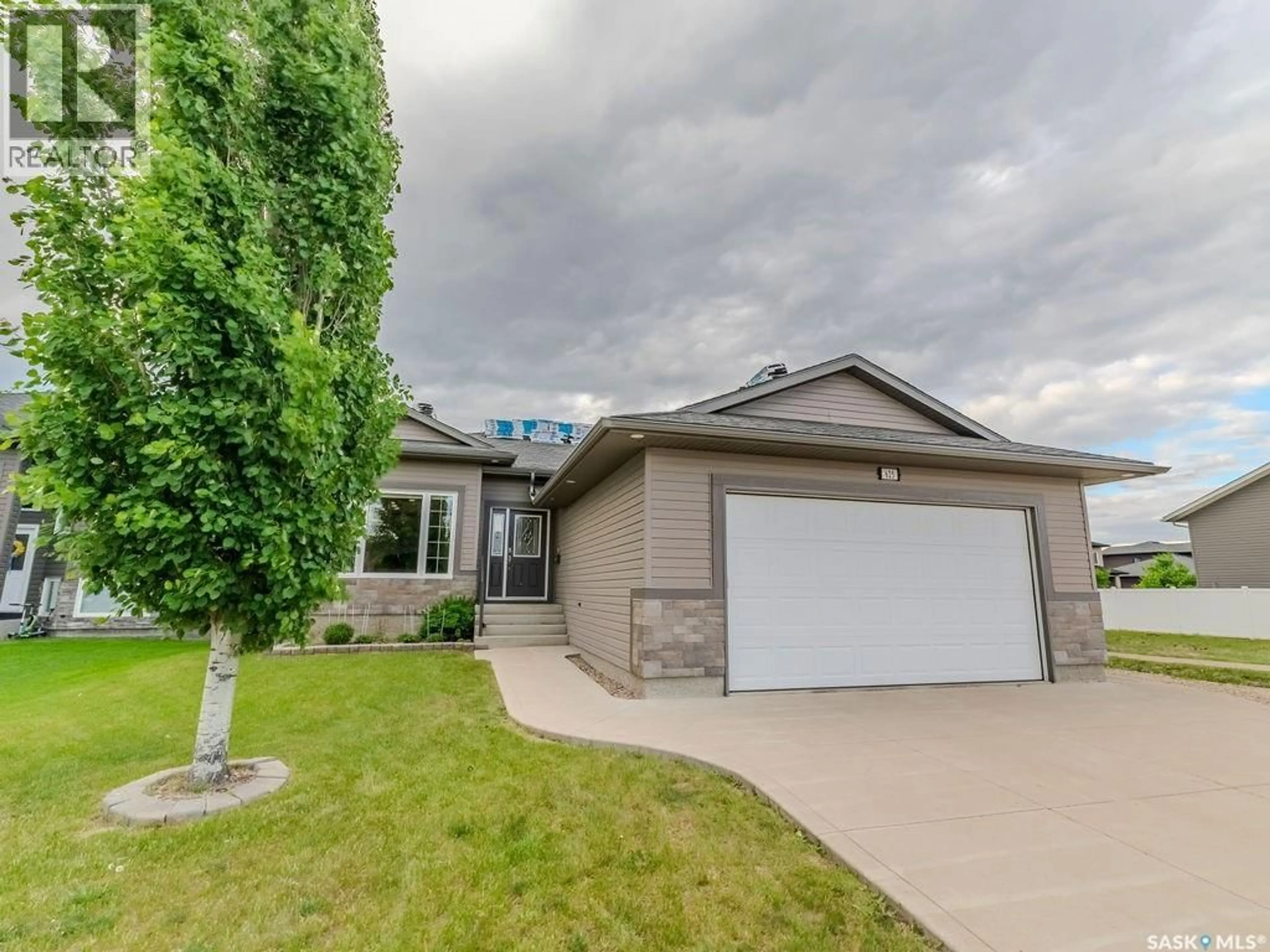 Home with vinyl exterior material, street for 625 REIMER ROAD, Martensville Saskatchewan S0K0A2