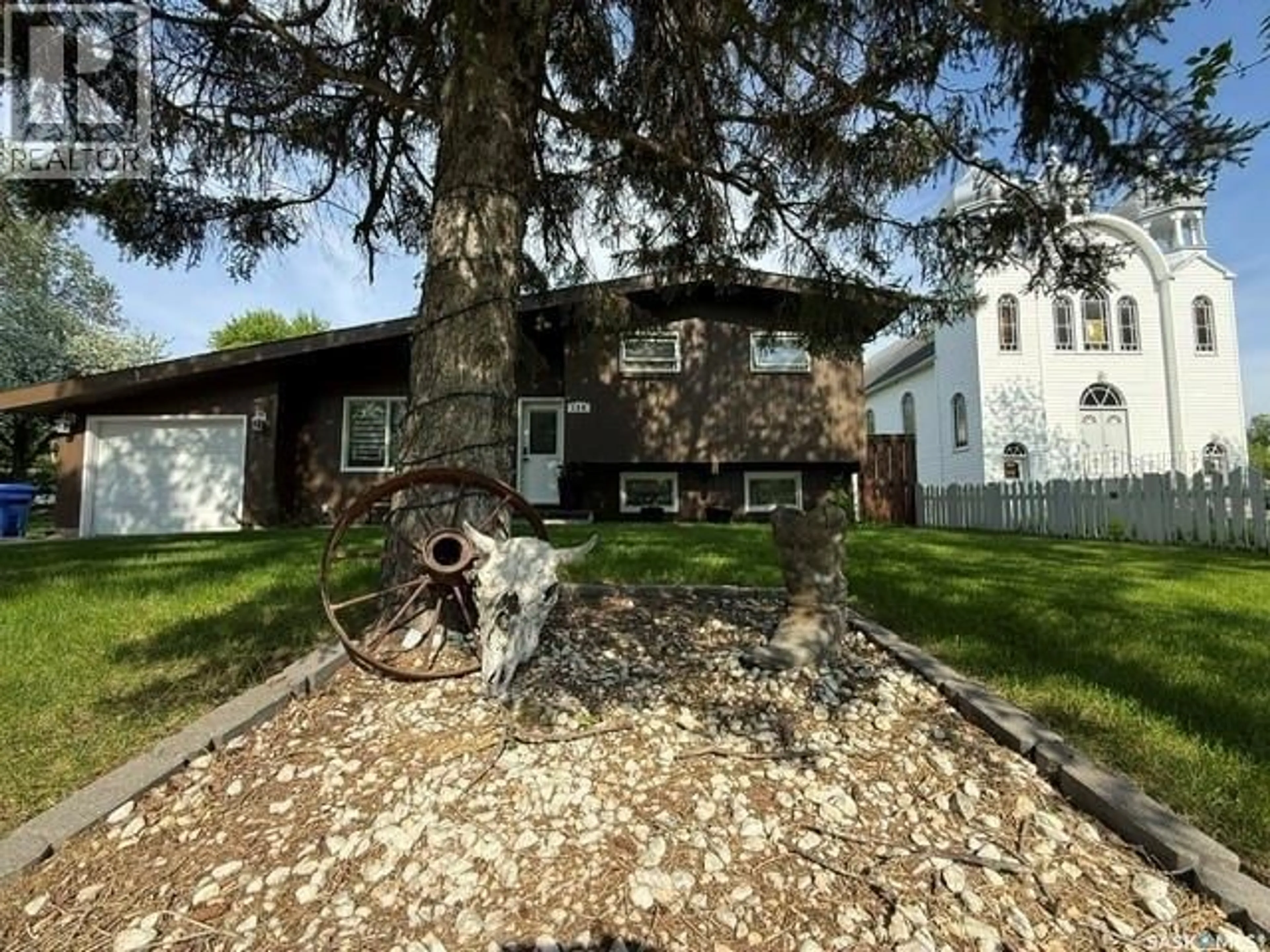 A pic from outside/outdoor area/front of a property/back of a property/a pic from drone, street for 136 WINDSOR AVENUE, Kamsack Saskatchewan S0A1S0