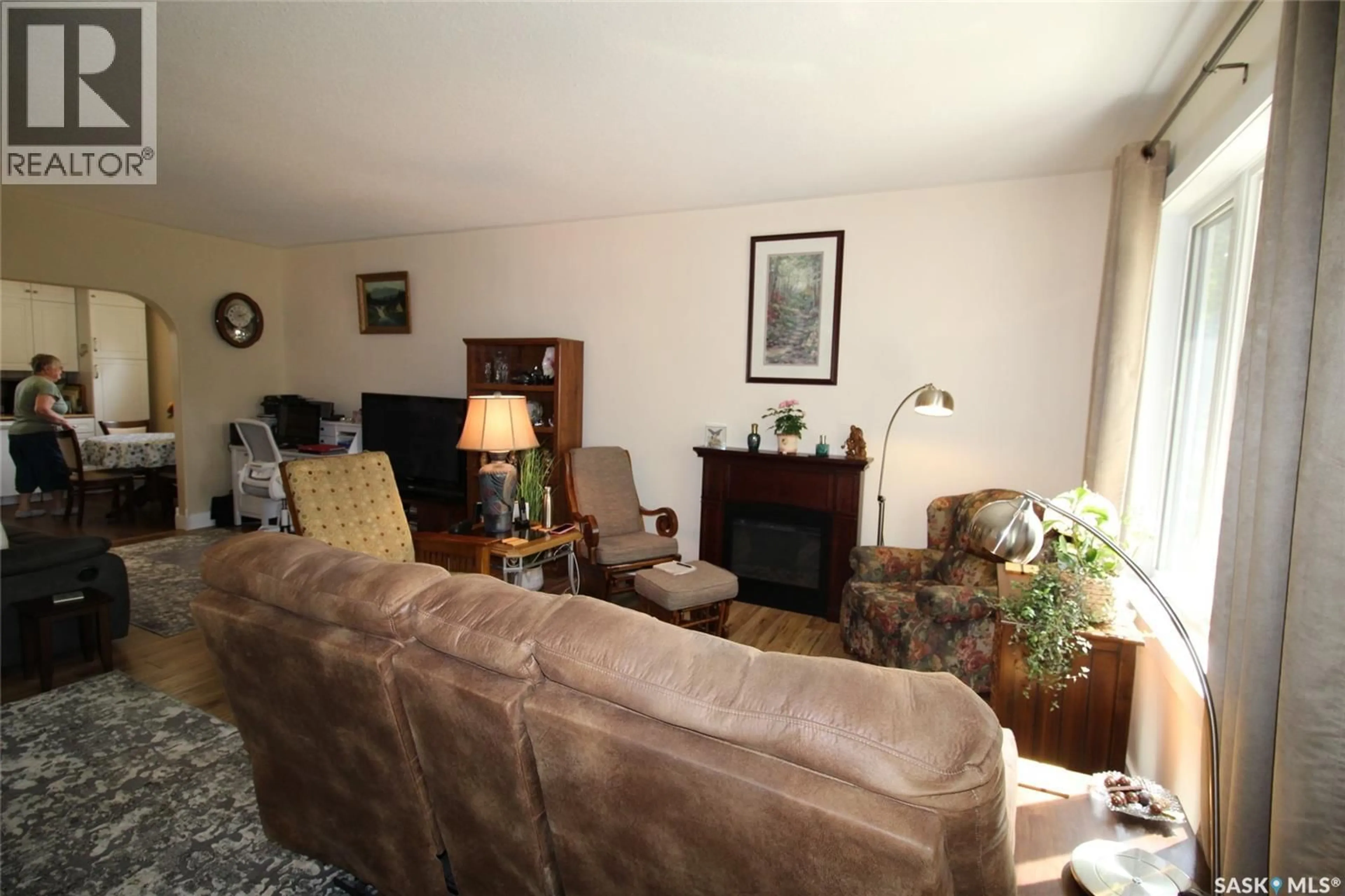 Living room with furniture, unknown for 580 1ST STREET E, Shaunavon Saskatchewan S0N2M0