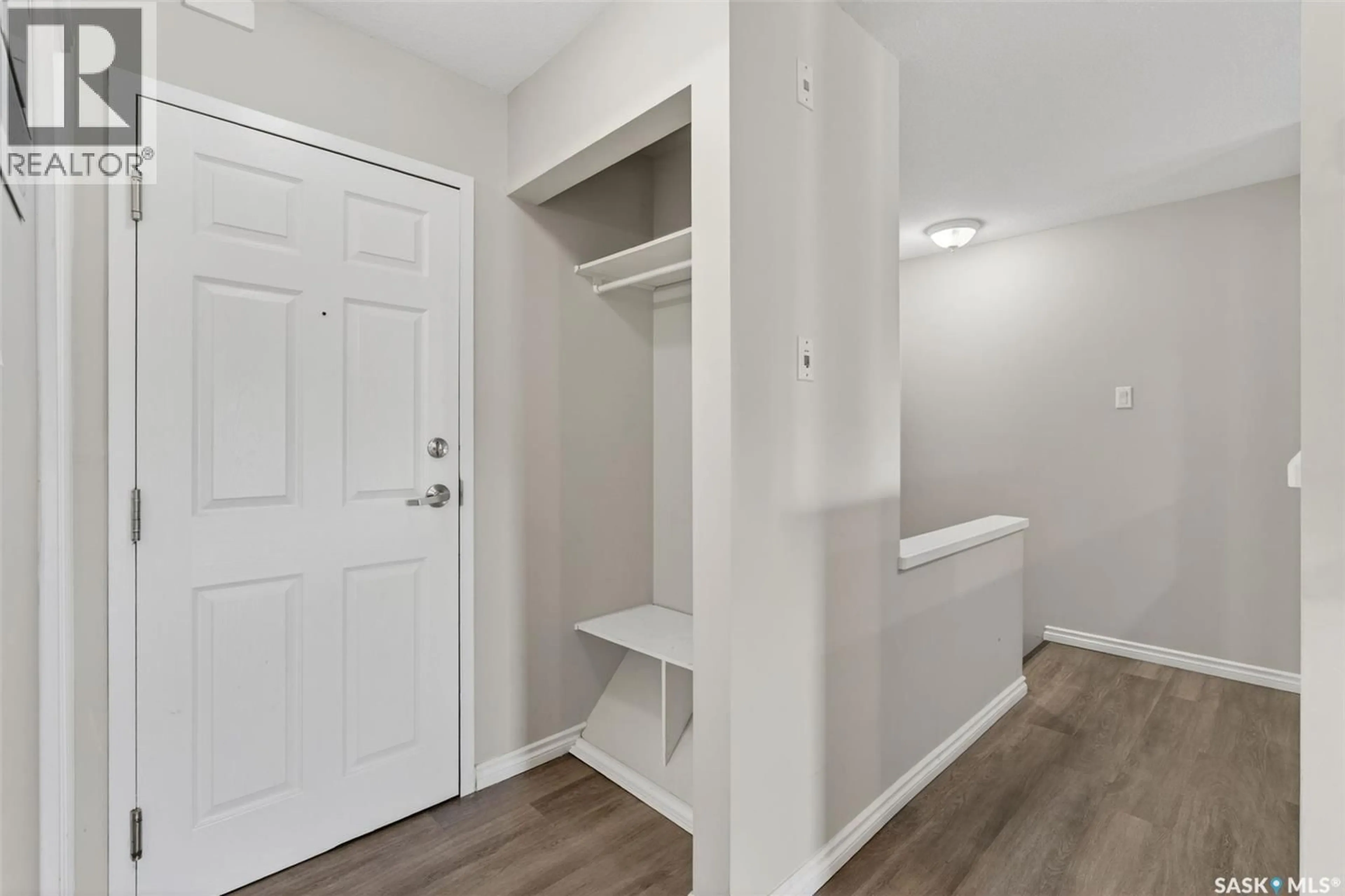 Indoor entryway for E - 109 515 28TH STREET, Prince Albert Saskatchewan S6V1X8