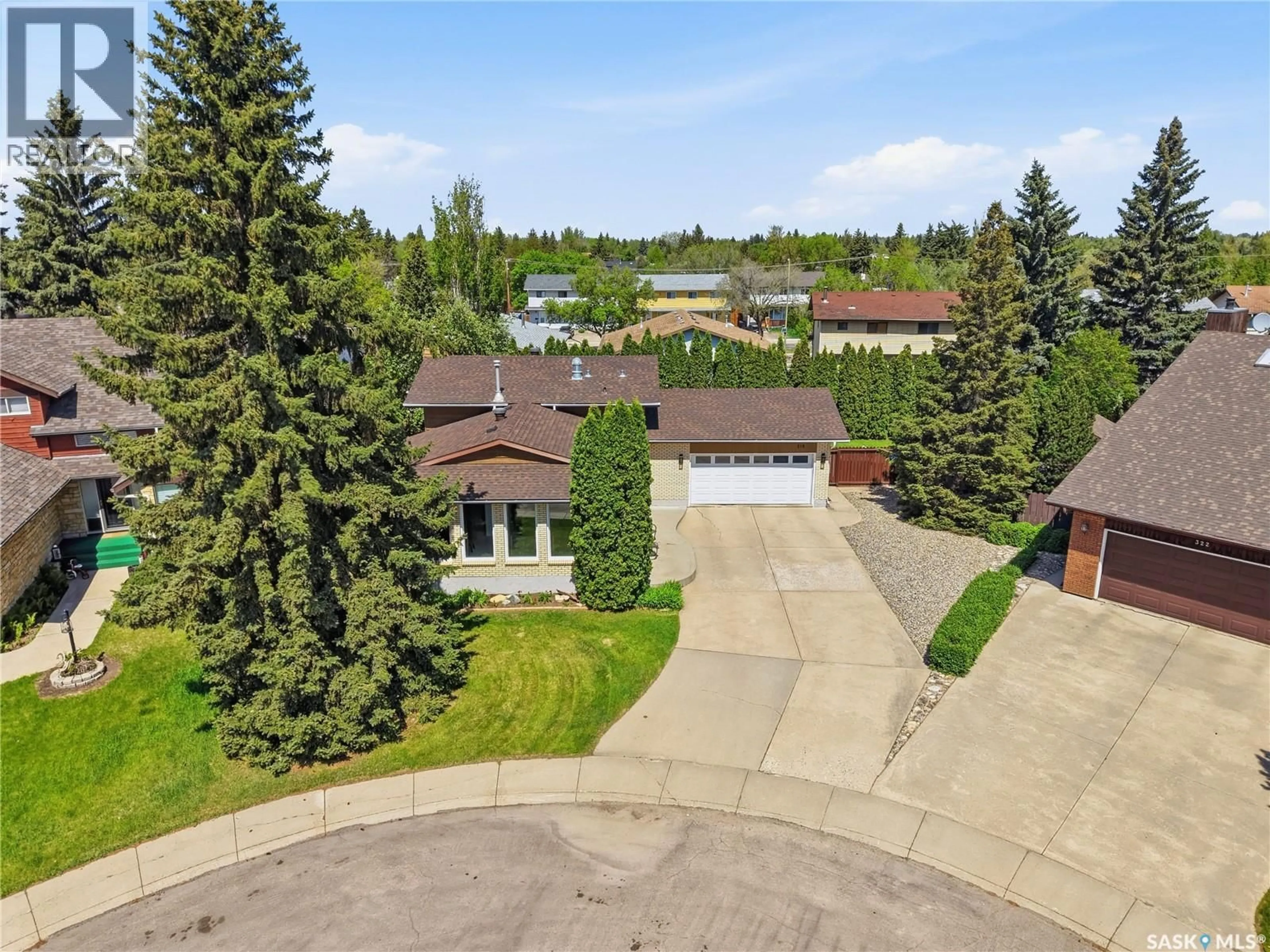 A pic from outside/outdoor area/front of a property/back of a property/a pic from drone, street for 318 NOKOMIS PLACE, Saskatoon Saskatchewan S7K5E2
