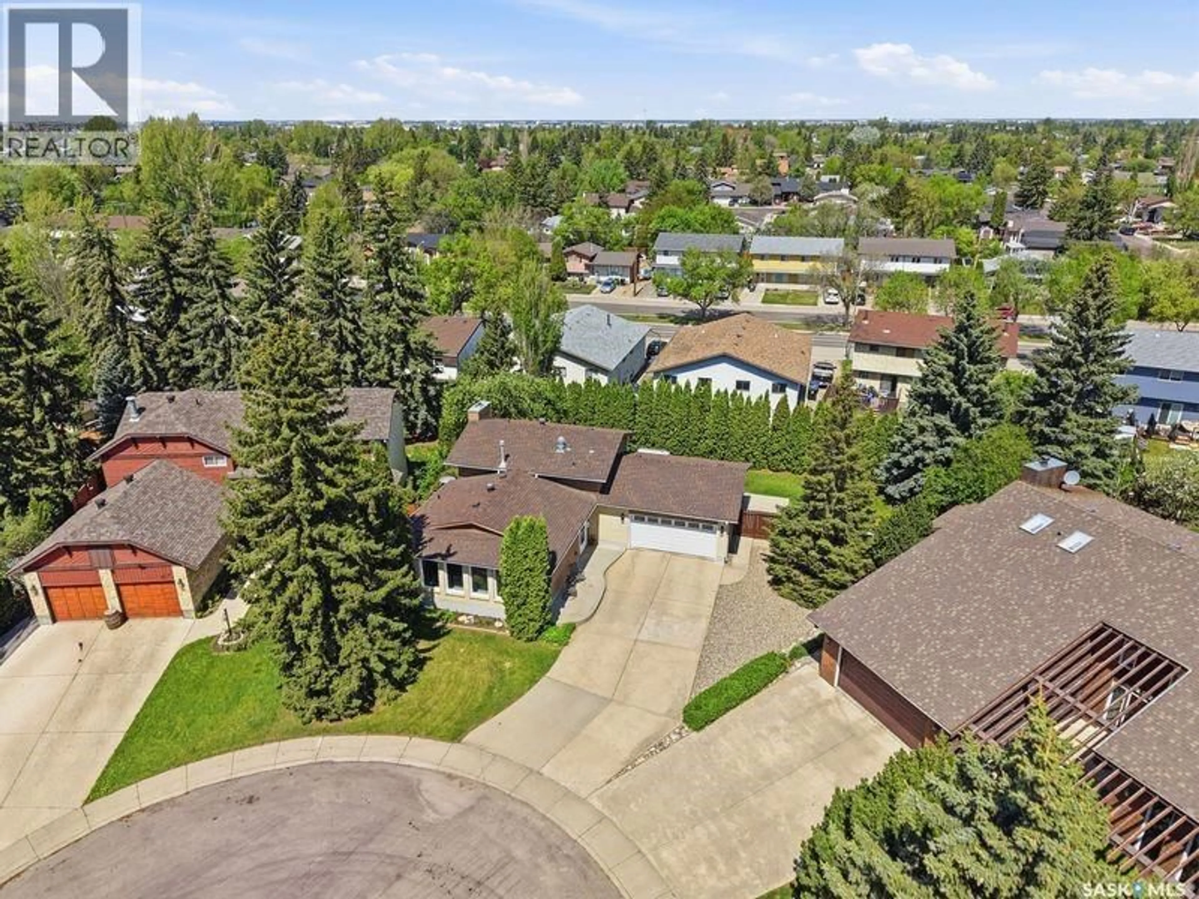 A pic from outside/outdoor area/front of a property/back of a property/a pic from drone, street for 318 NOKOMIS PLACE, Saskatoon Saskatchewan S7K5E2