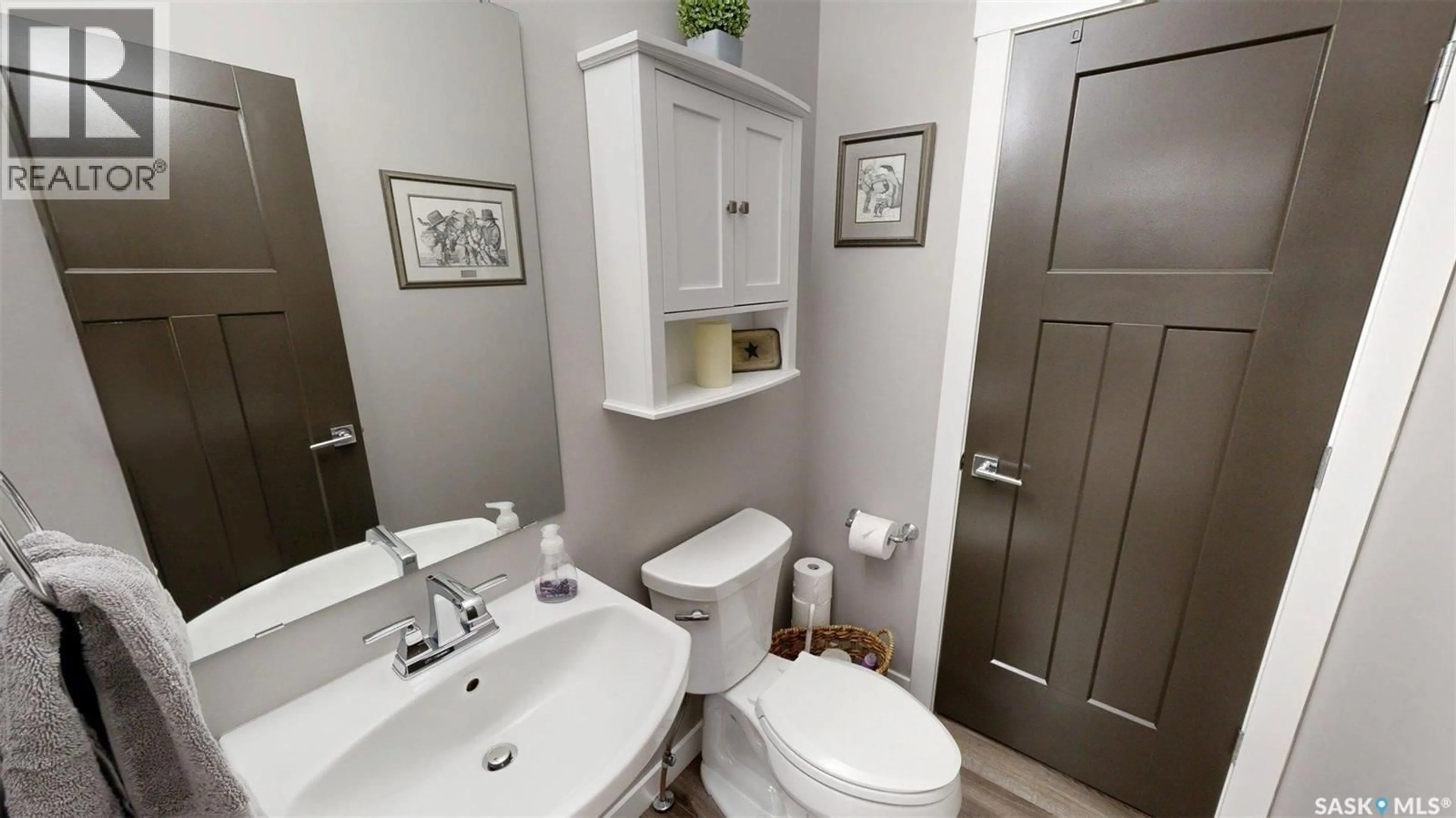 Standard bathroom, unknown for 723 ASPEN CRESCENT, Pilot Butte Saskatchewan S0G3Z0