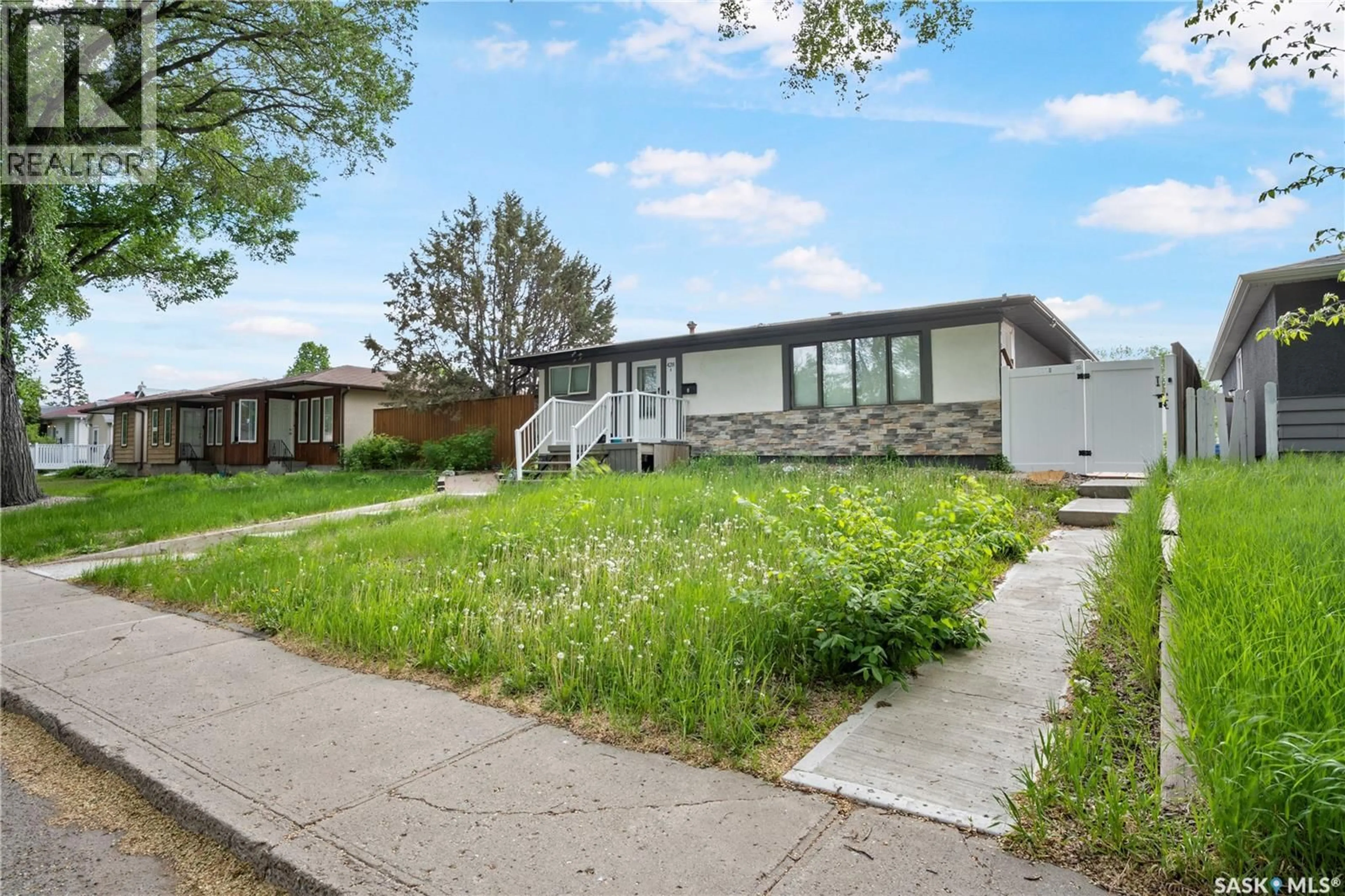 Home with vinyl exterior material, street for 428 SCARTH STREET, Regina Saskatchewan S4R2C5
