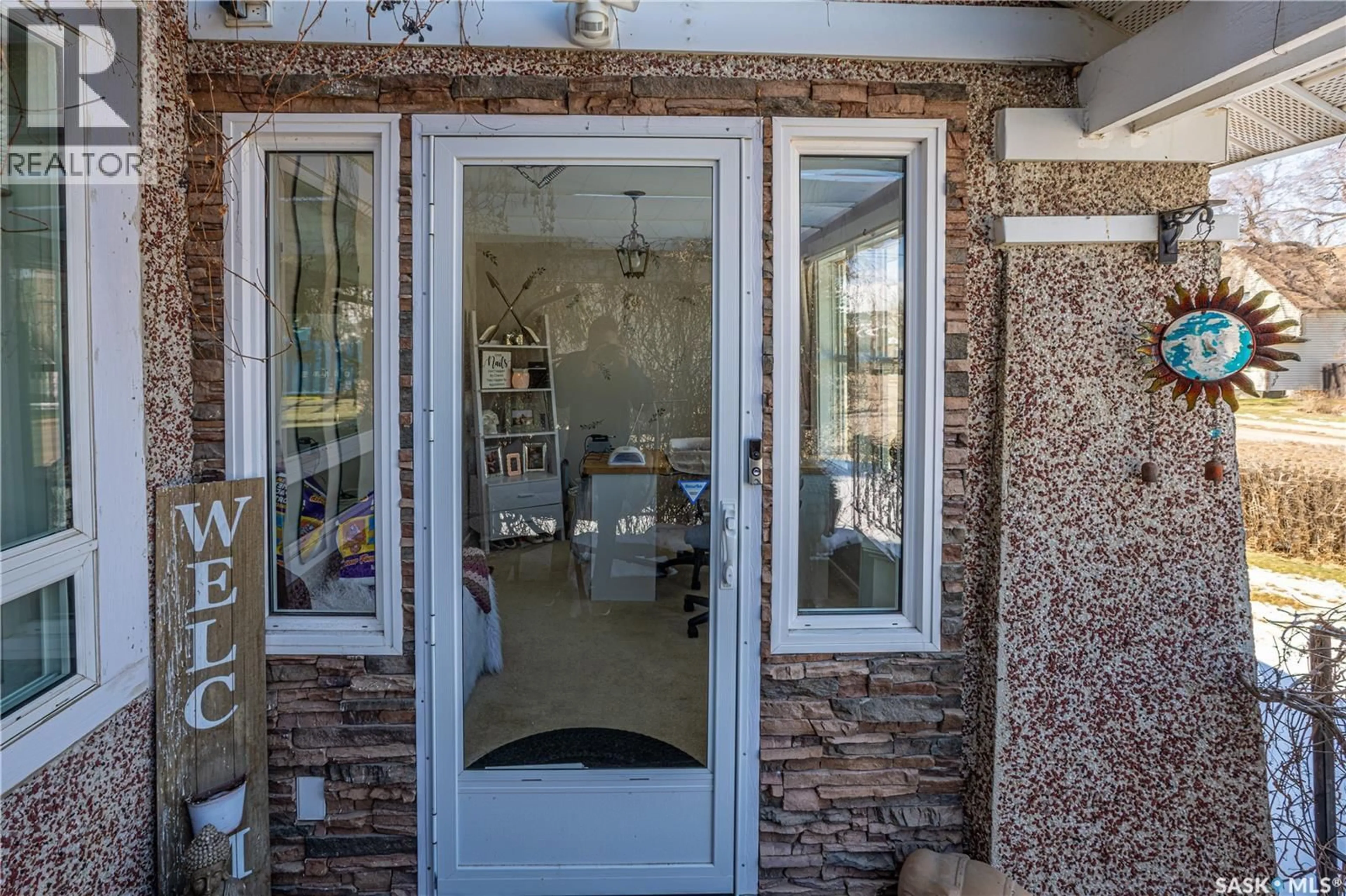 Indoor entryway for 201 ATHABASCA STREET, Moose Jaw Saskatchewan S6H2B8