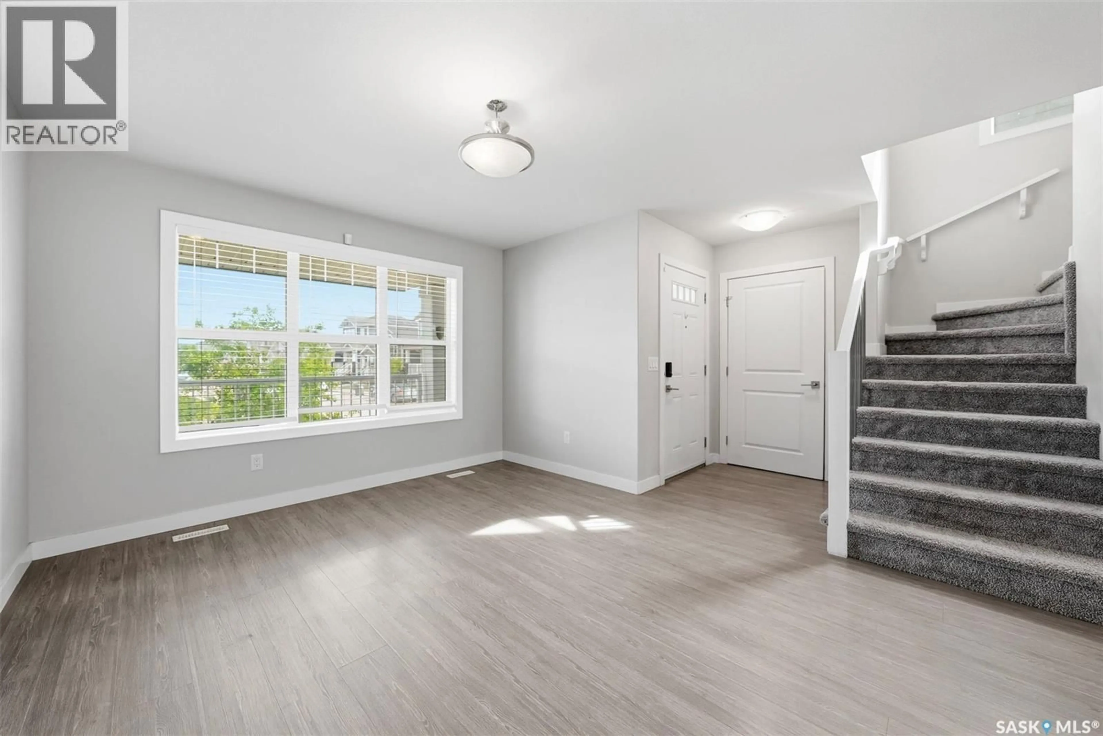 Indoor entryway for 139 STILLING MEWS, Saskatoon Saskatchewan S7V0P4