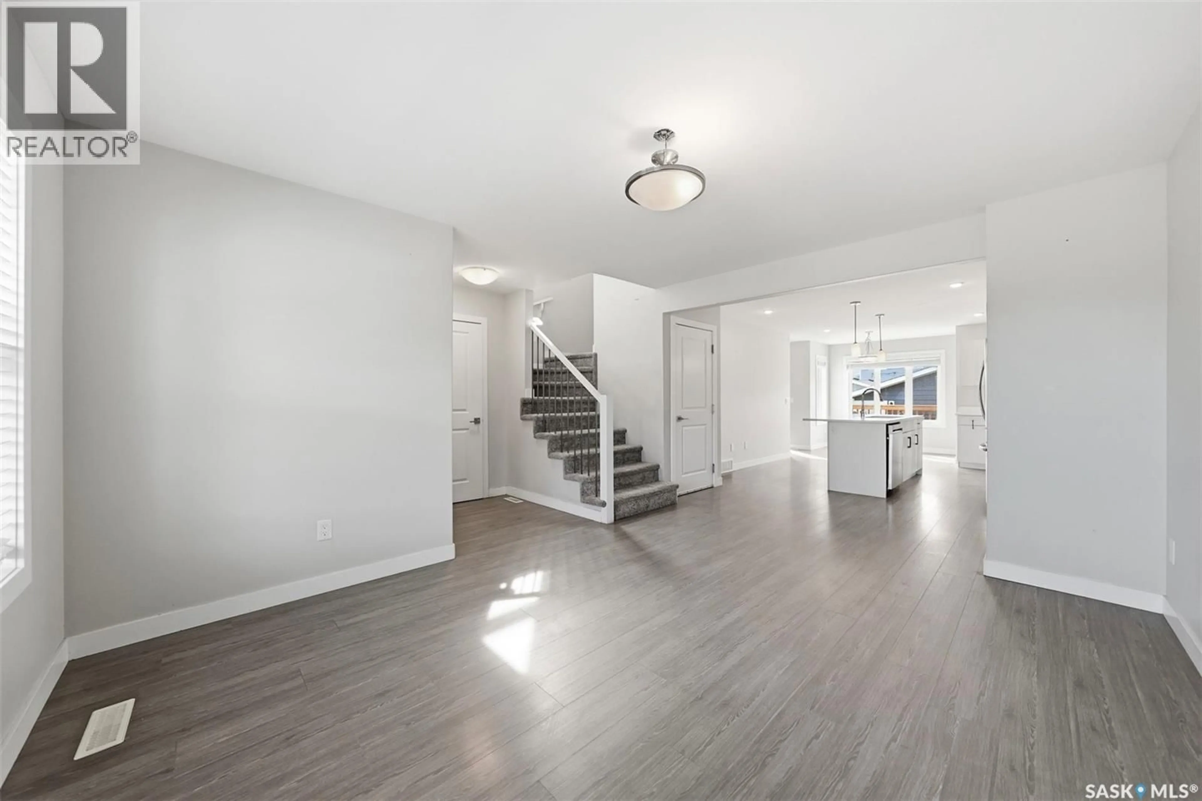 Indoor entryway for 139 STILLING MEWS, Saskatoon Saskatchewan S7V0P4