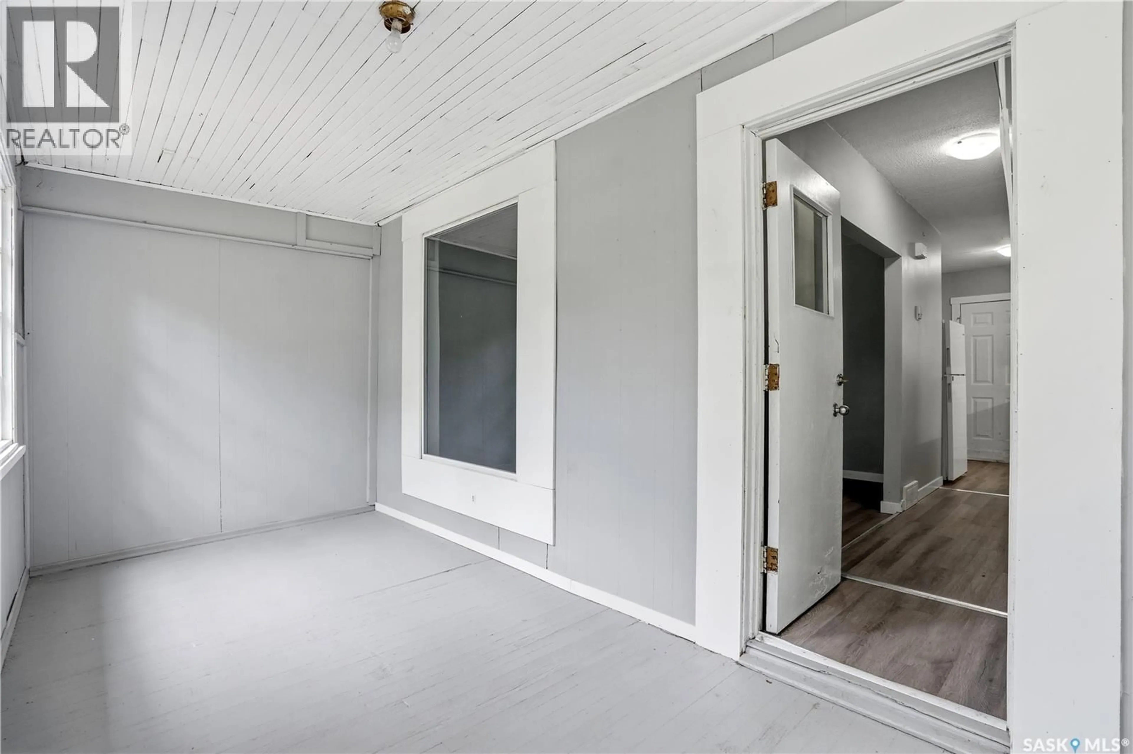 Indoor entryway for 735 WASCANA STREET, Regina Saskatchewan S4T4H6