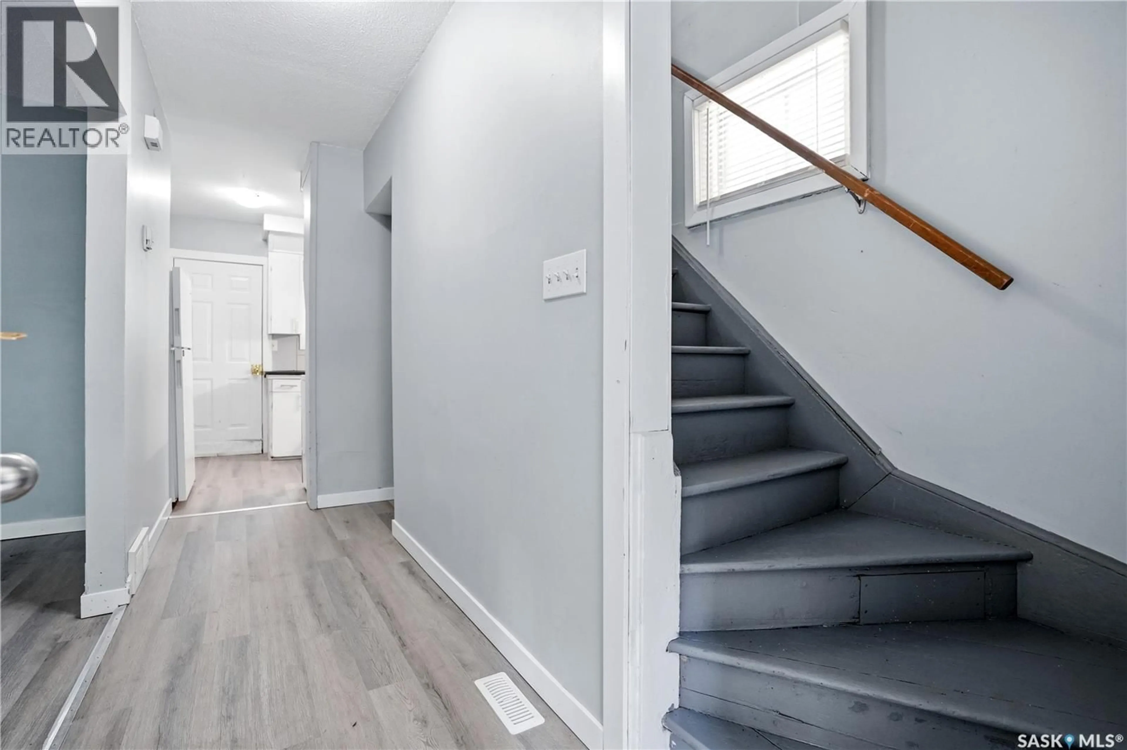 Stairs for 735 WASCANA STREET, Regina Saskatchewan S4T4H6
