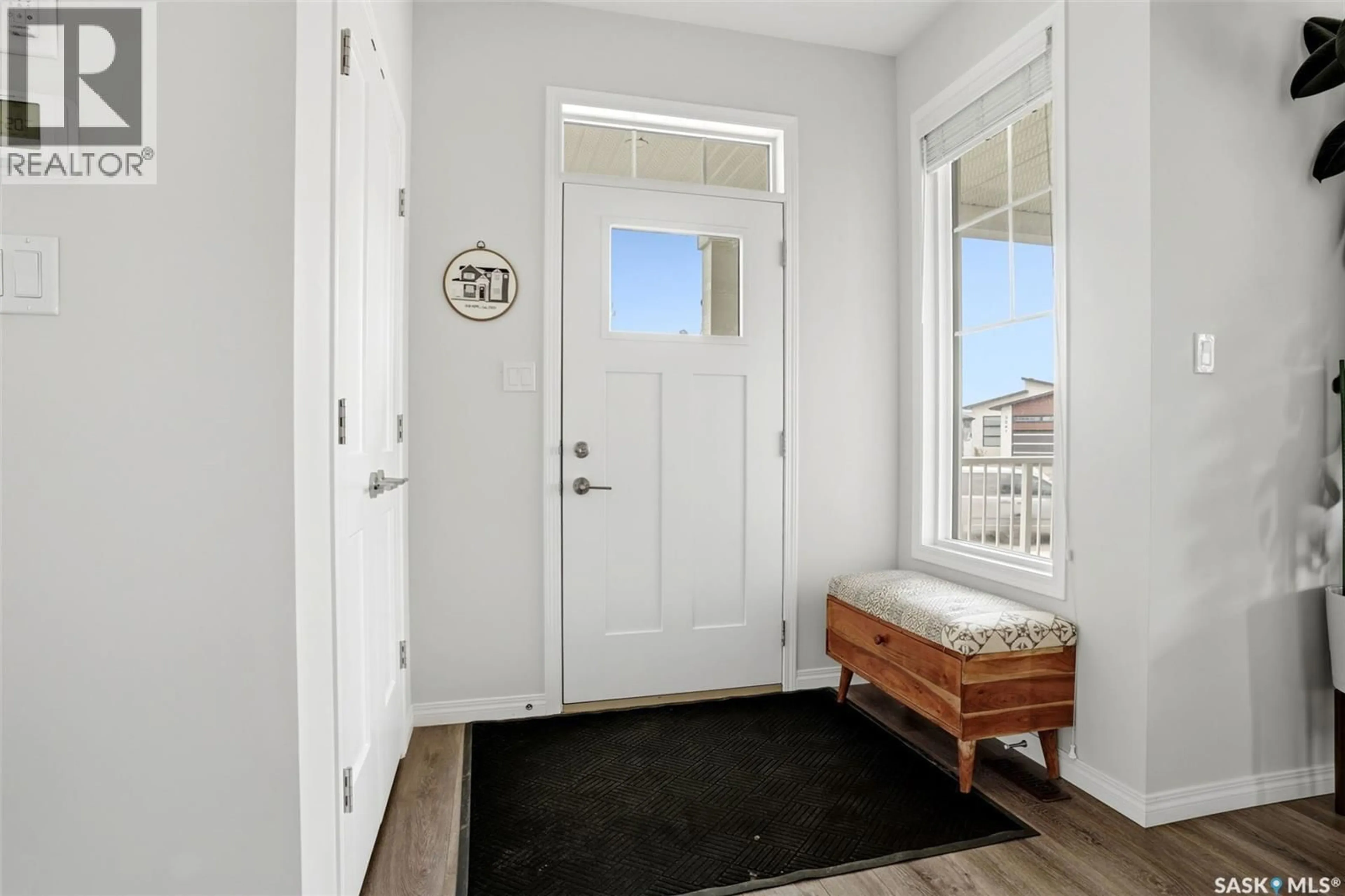 Indoor entryway for 3050 BELLEGARDE CRESCENT, Regina Saskatchewan S4V3W3
