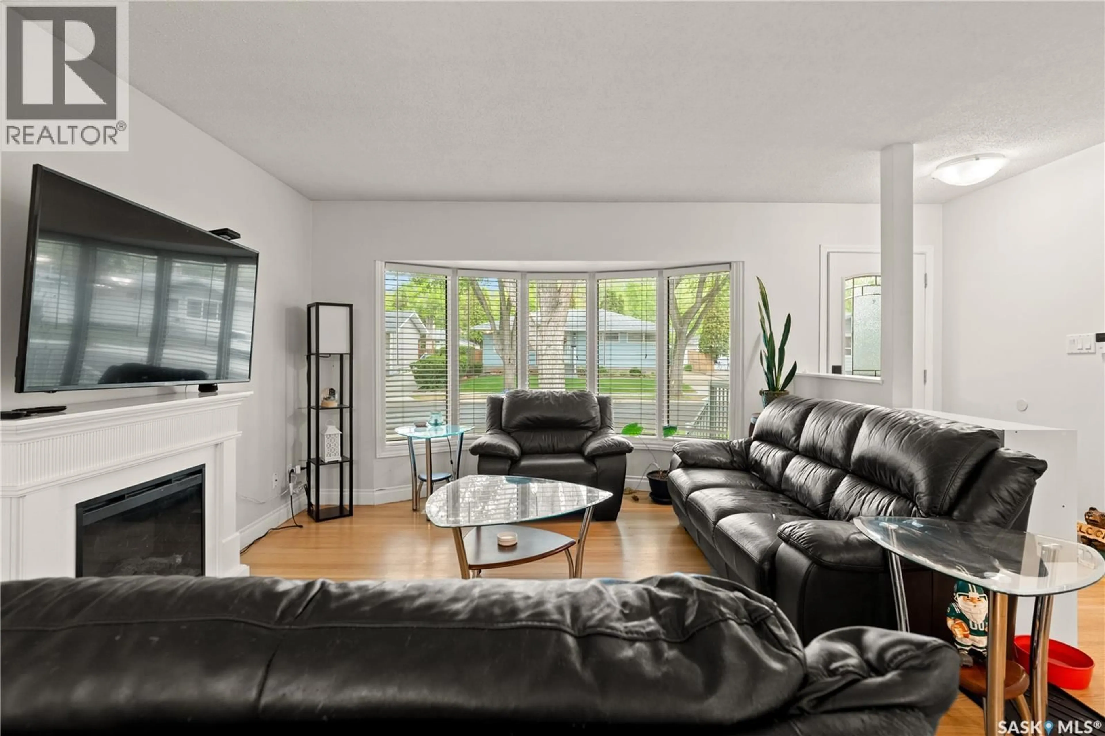 Living room with furniture, unknown for 17 ANDERSON AVENUE, Regina Saskatchewan S4S4R3