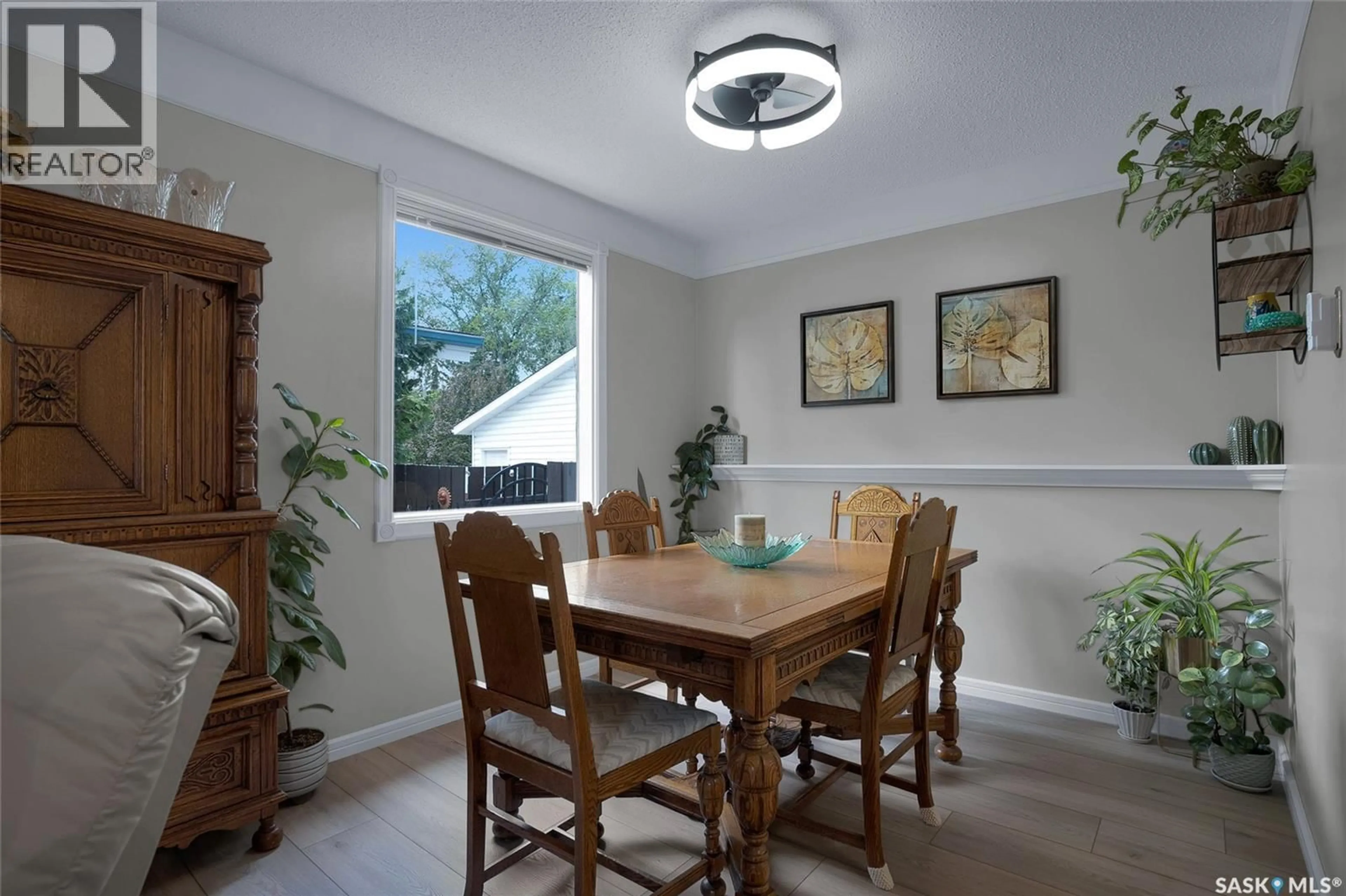 Dining room, wood/laminate floor for 814 ARLINGTON AVENUE, Saskatoon Saskatchewan S7H2X4