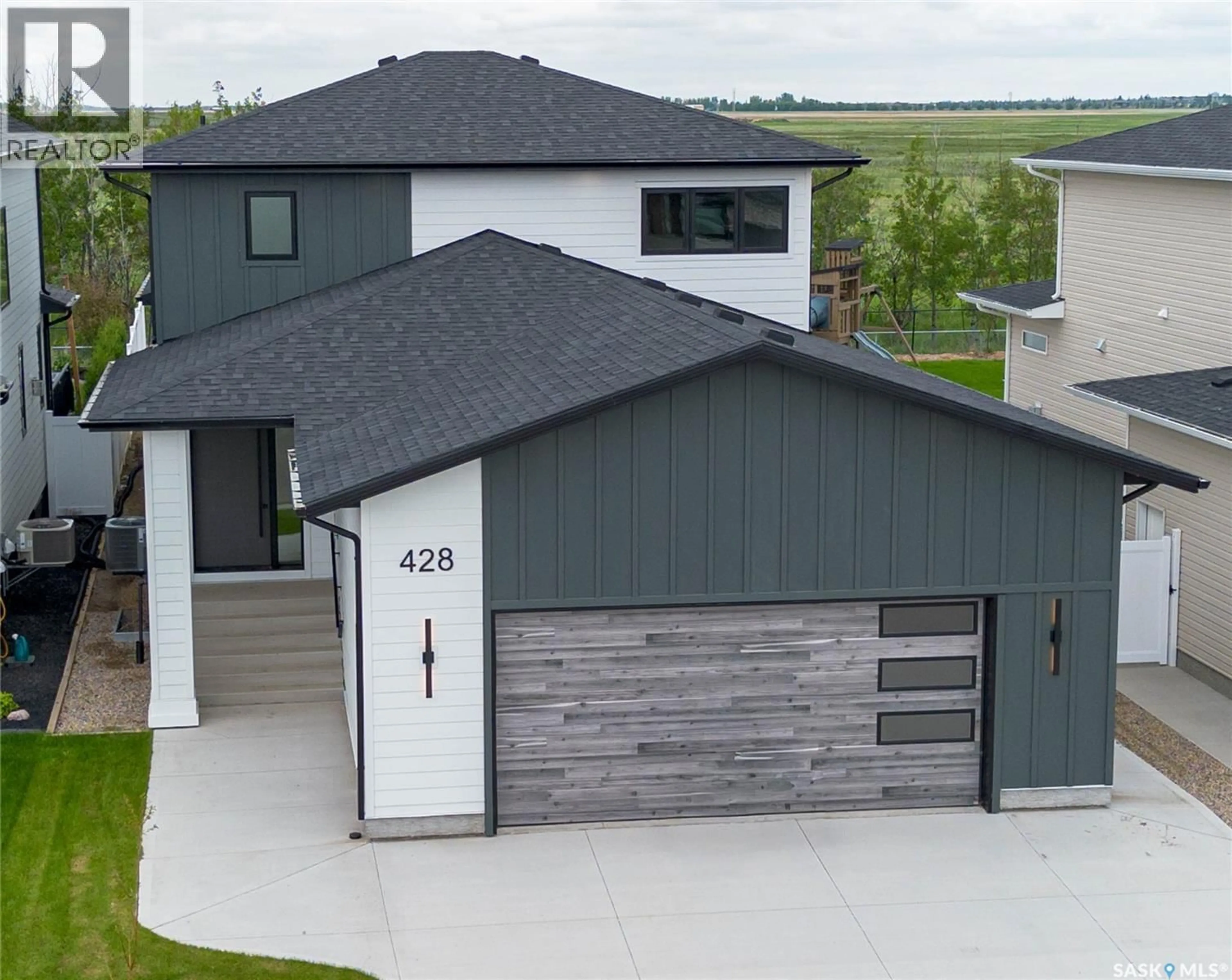 Home with vinyl exterior material, unknown for 428 WOOLF BEND, Saskatoon Saskatchewan S7W1E5