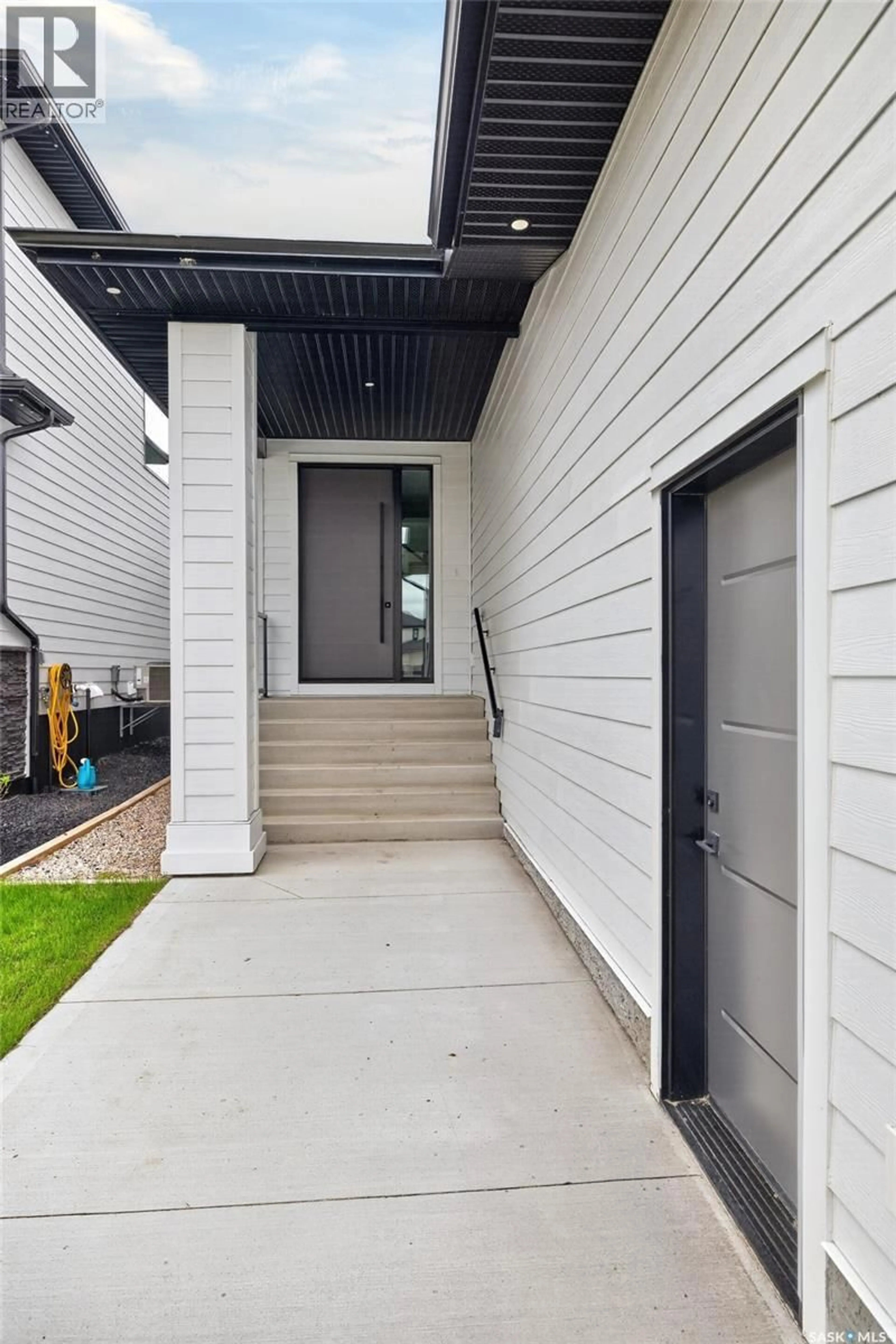 Home with vinyl exterior material, street for 428 WOOLF BEND, Saskatoon Saskatchewan S7W1E5